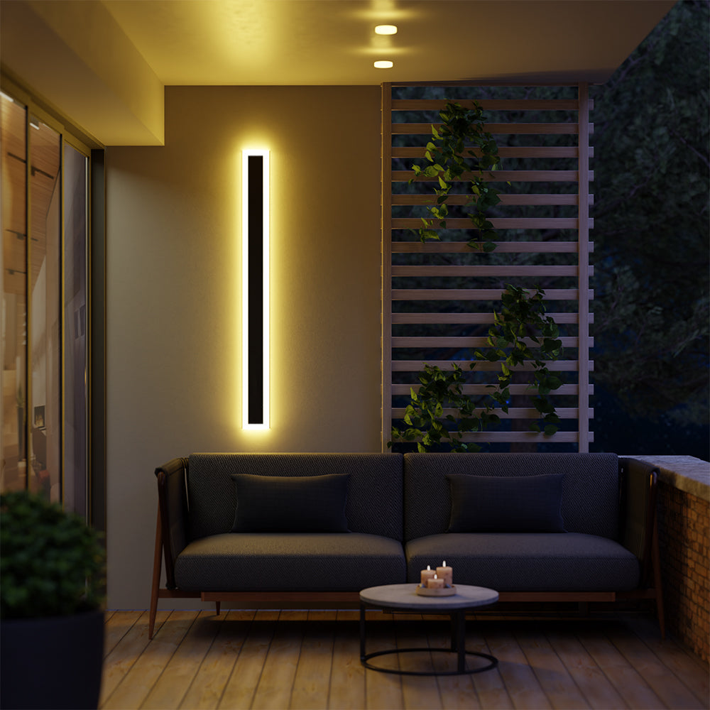 LumiLine Outdoor Lamp – Minimalist Design with Warm Light