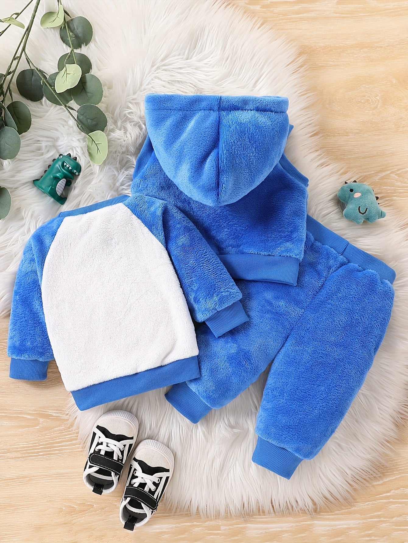 3-Piece Baby Boys Flannel Set – Ideal for Cold Winter Days
