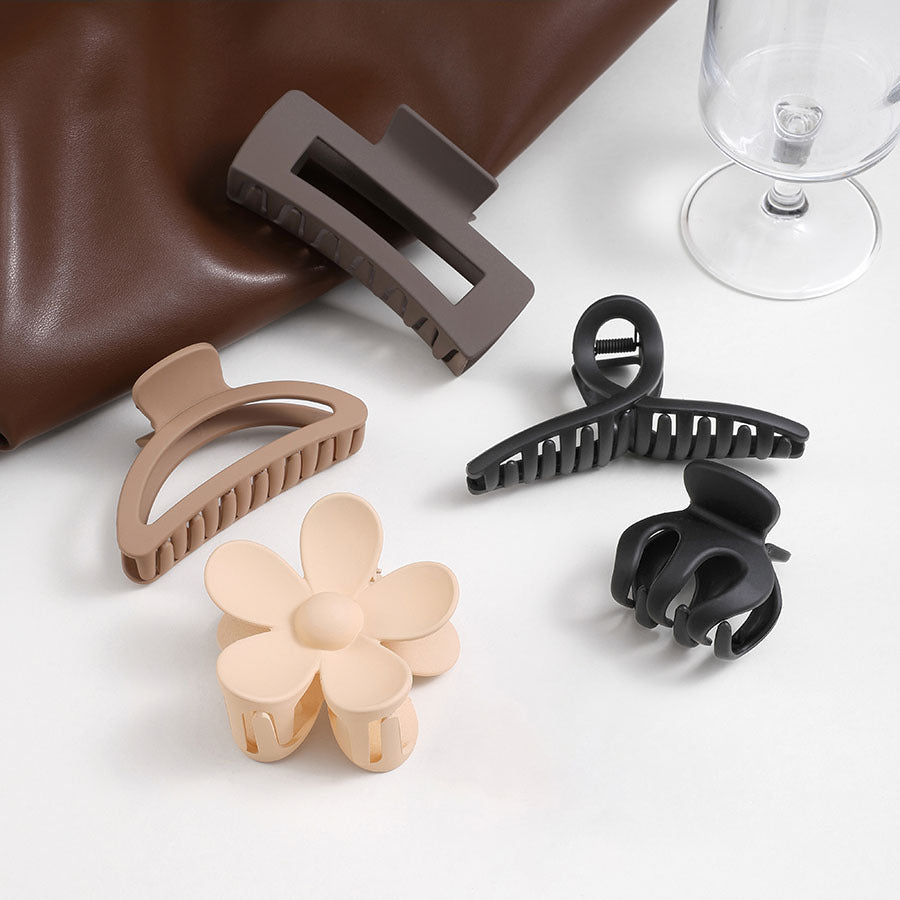 Soft Caramel Hair Clips Set – Stylish and Practical Clips for Every Day