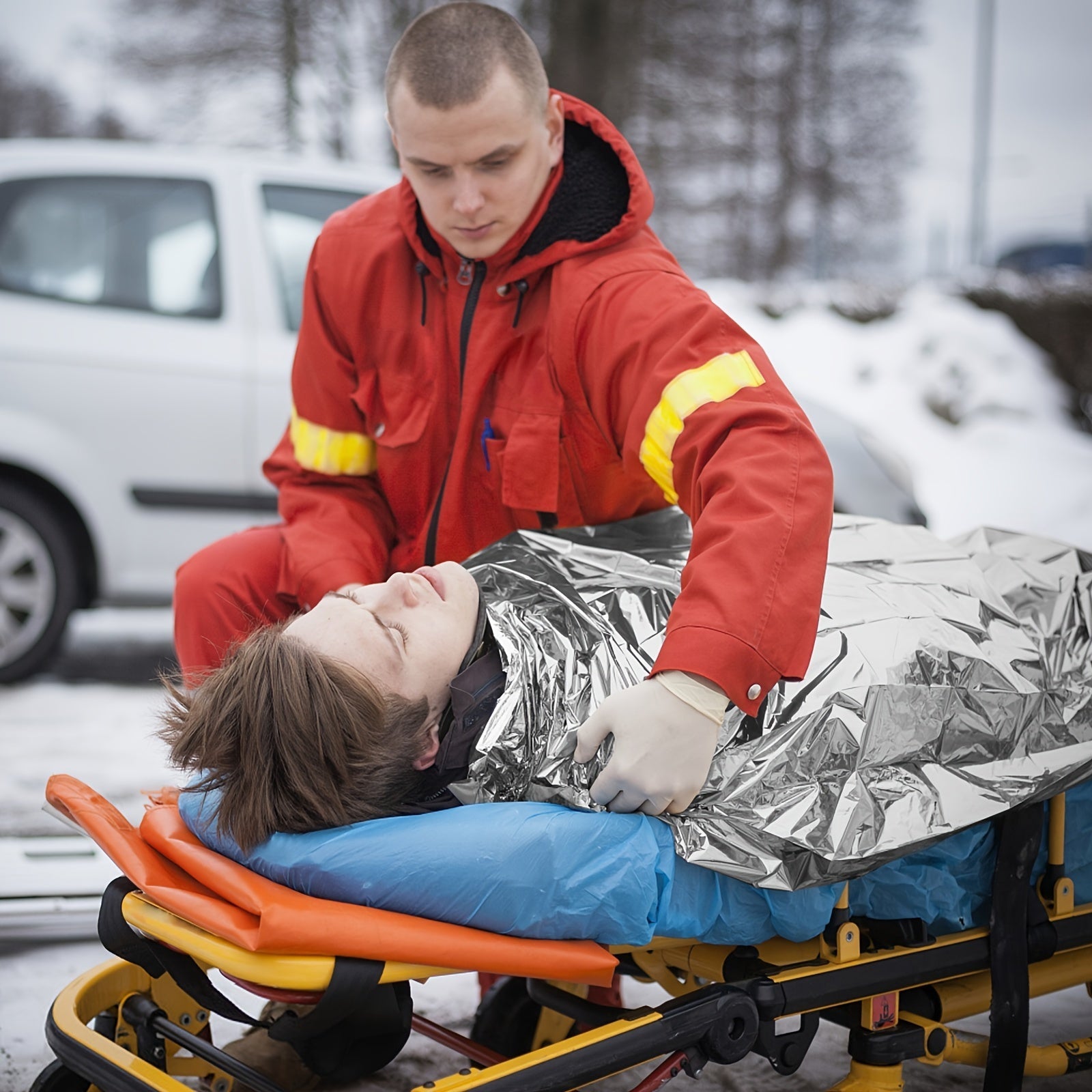 ThermoShield Emergency Blanket - Compact and Waterproof for Optimal Heat Retention