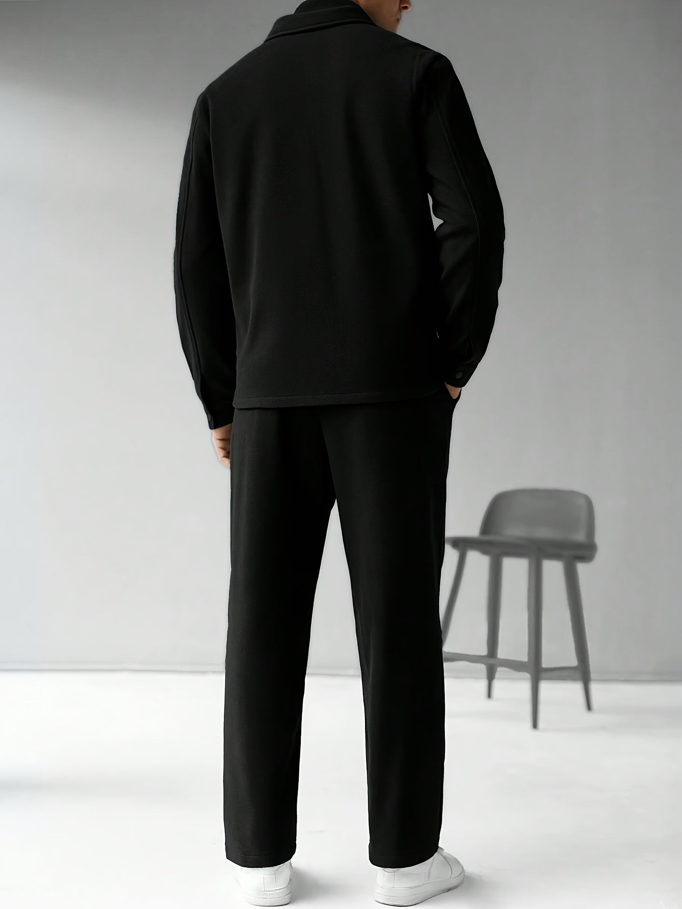 Modern Two-Piece Men's Set – Comfort and Casual Elegance
