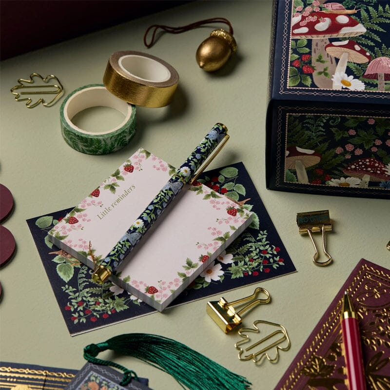 Advent Calendar with Writing and Stationery – 24 Surprises in Book Design