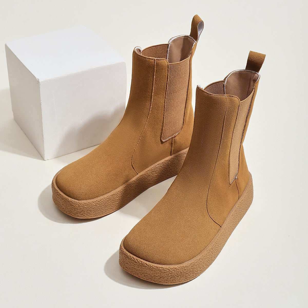 Comfortable Chelsea Boots for Women - Warm and Stylish Slip-Ons