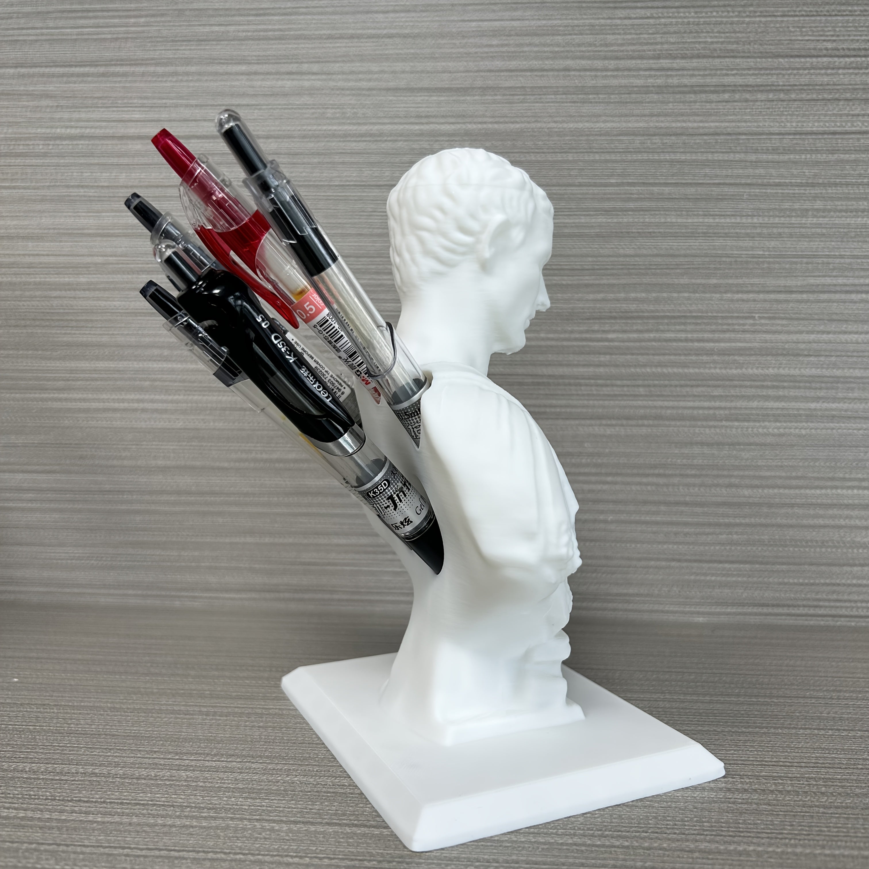 Caesar's Quill – Creative Julius Caesar Pen Holder