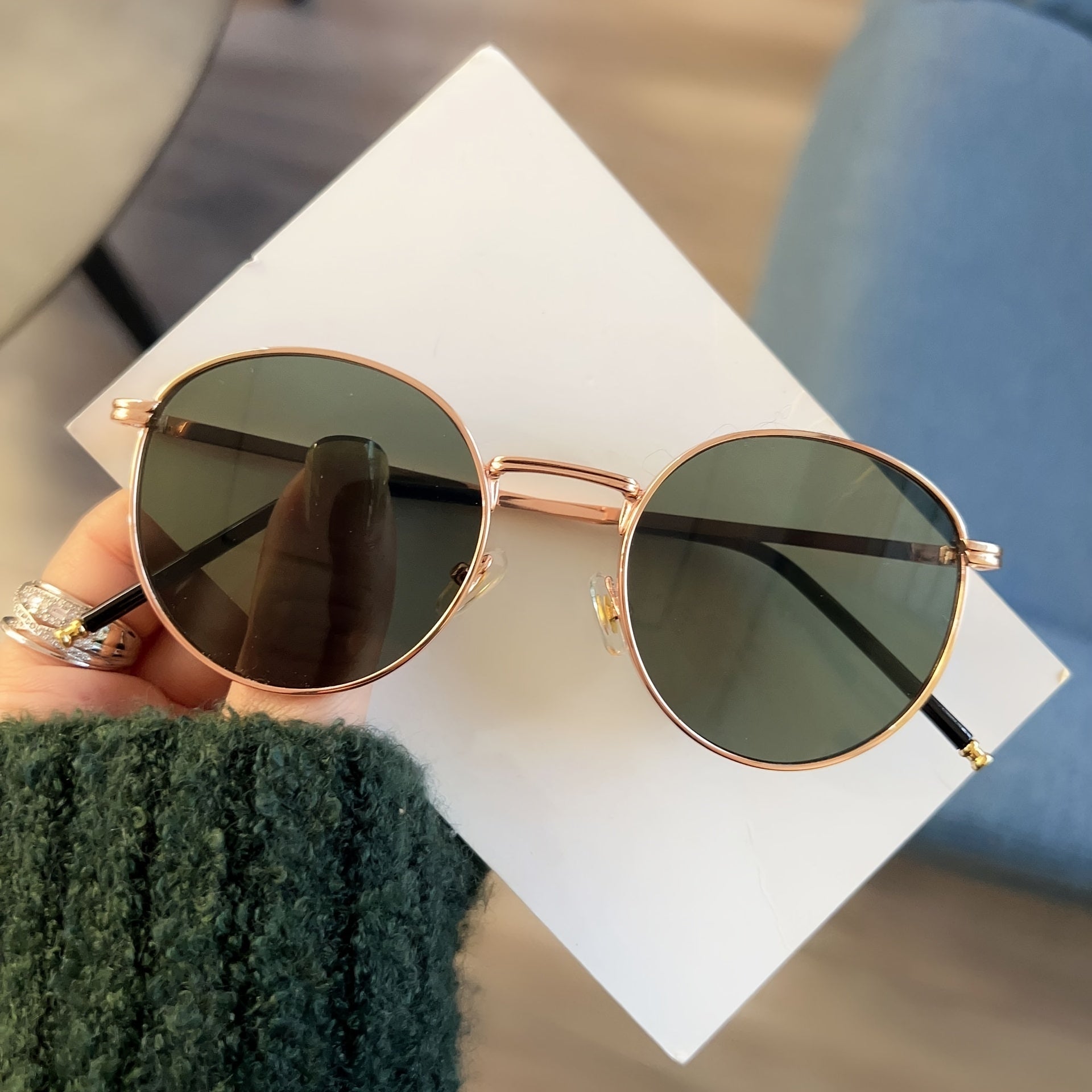 Vintage Round Sunglasses for Women – Retro Design with Metal and Plastic for Any Occasion