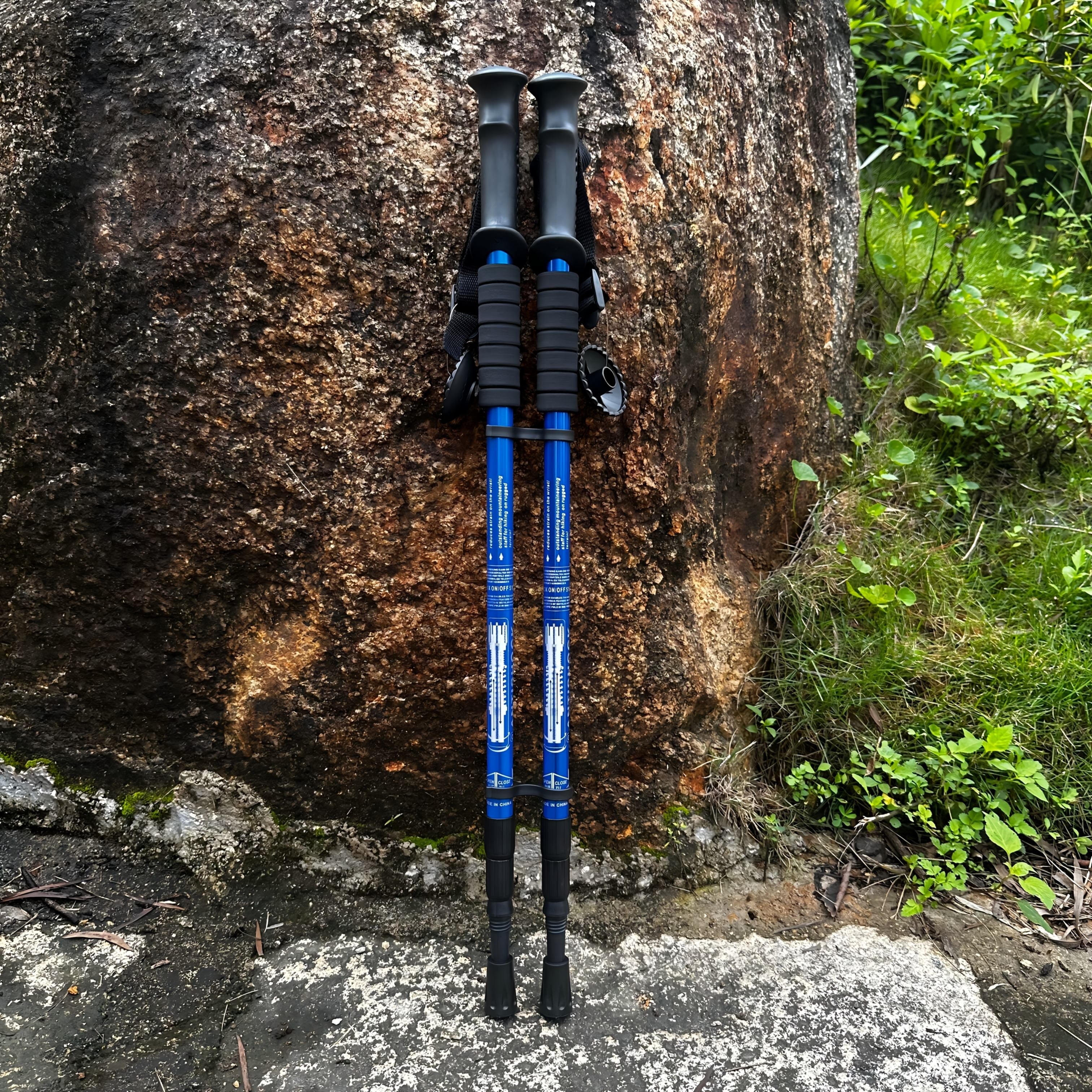 Lightweight Aluminum Trekking Poles – Adjustable and Shock-Absorbing for Adventurous Hikers