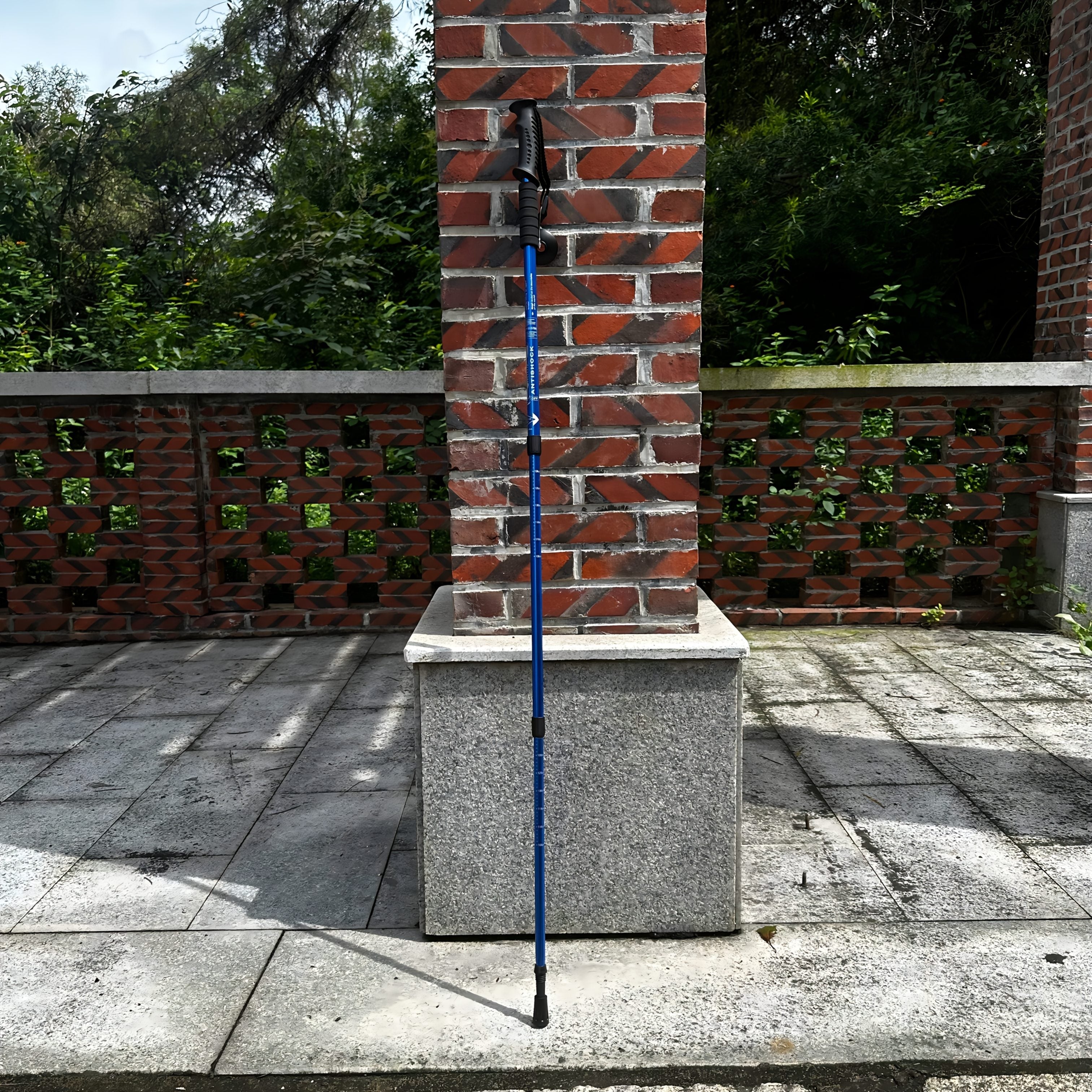 Lightweight Aluminum Trekking Poles – Adjustable and Shock-Absorbing for Adventurous Hikers