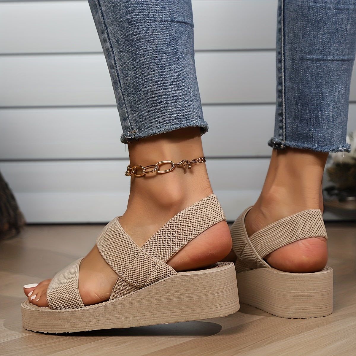 Chic and Comfortable Women's Sandals – Platform Summer Slip-Ons with Thick Sole and Round Toe