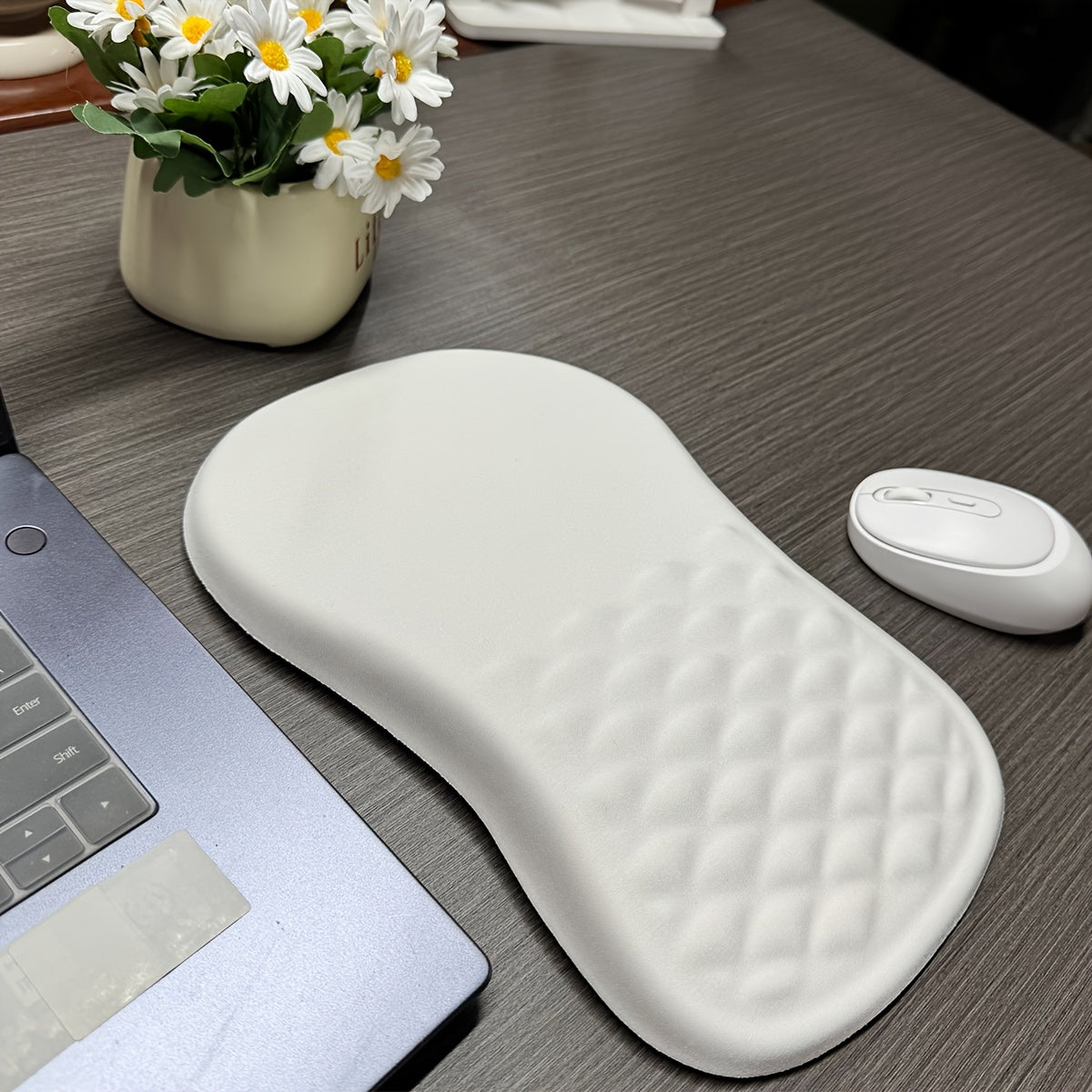 ComfortGrip Ergonomic Mouse Pad – Support and Grip for Every Workday