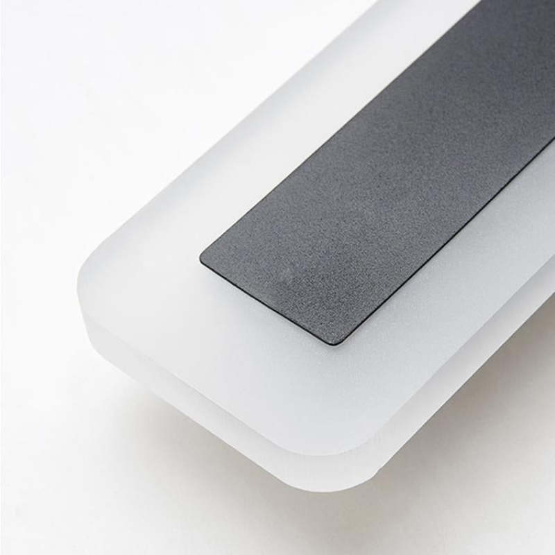 LumiLine Outdoor Lamp – Minimalist Design with Warm Light