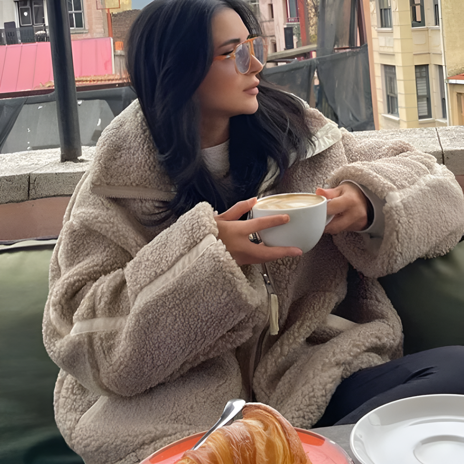 Emma's Comfort Teddy Coat - For Warm and Stylish Days