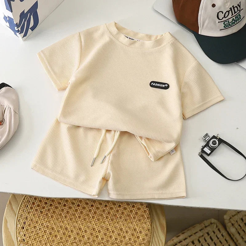 2-Piece Summer Set for Kids – Stylish T-Shirt and Shorts Combination for Any Occasion
