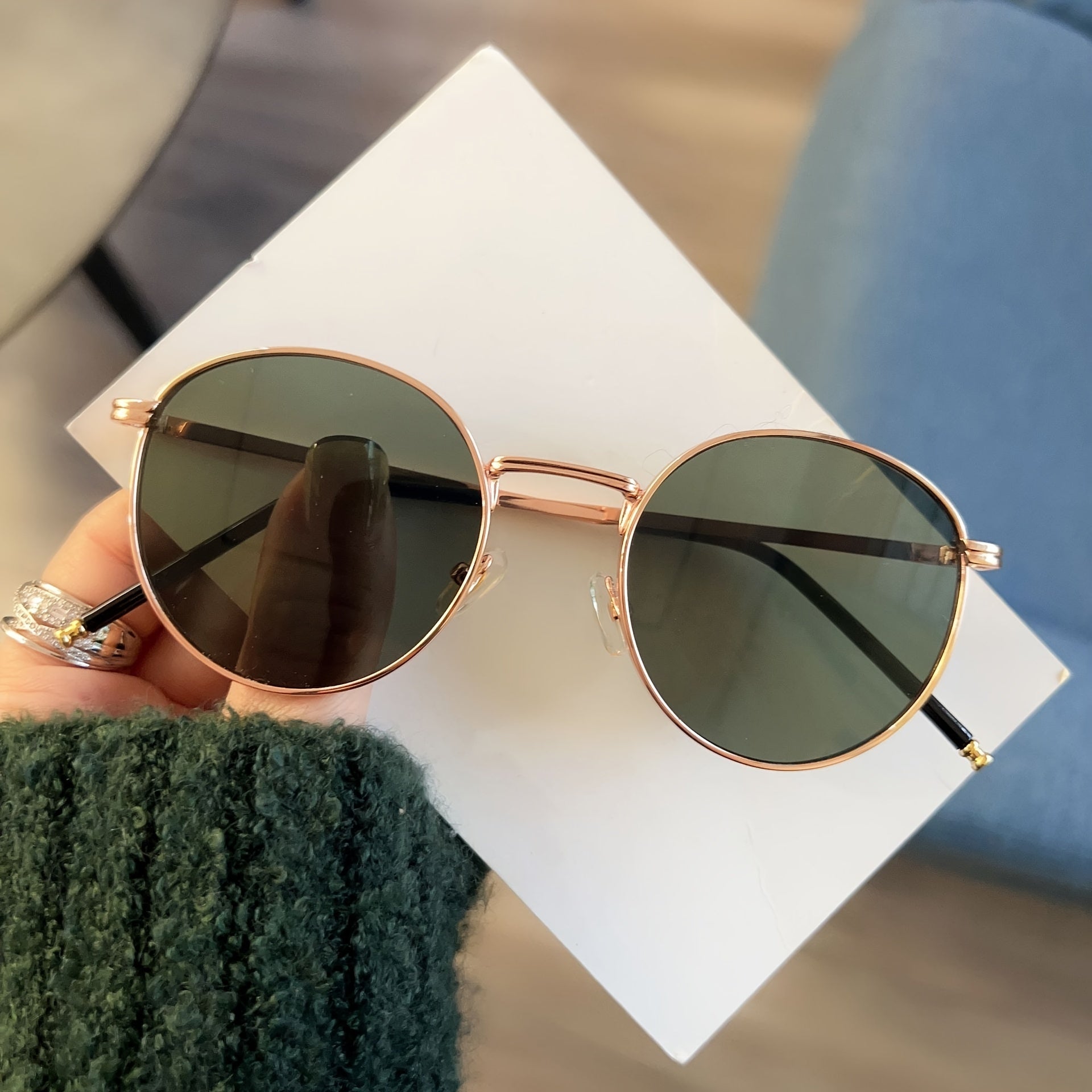 Vintage Round Sunglasses for Women – Retro Design with Metal and Plastic for Any Occasion