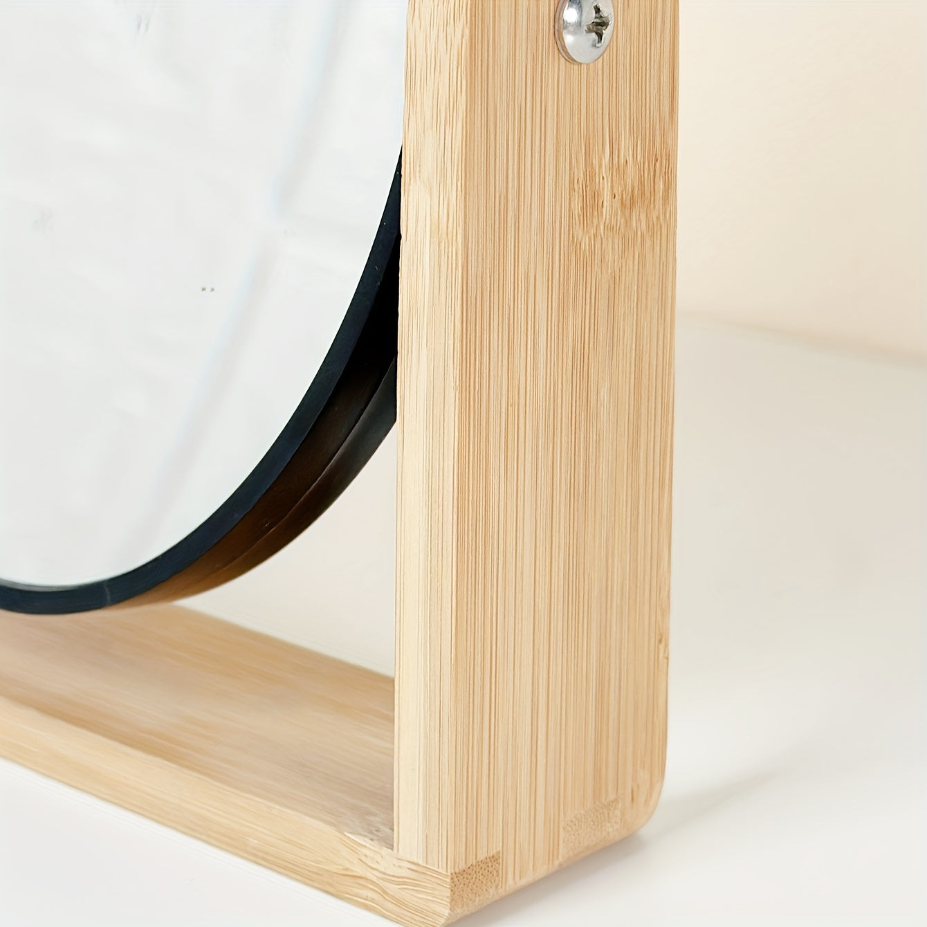 Stylish Double-Sided Makeup Mirror – Practical and Atmospheric
