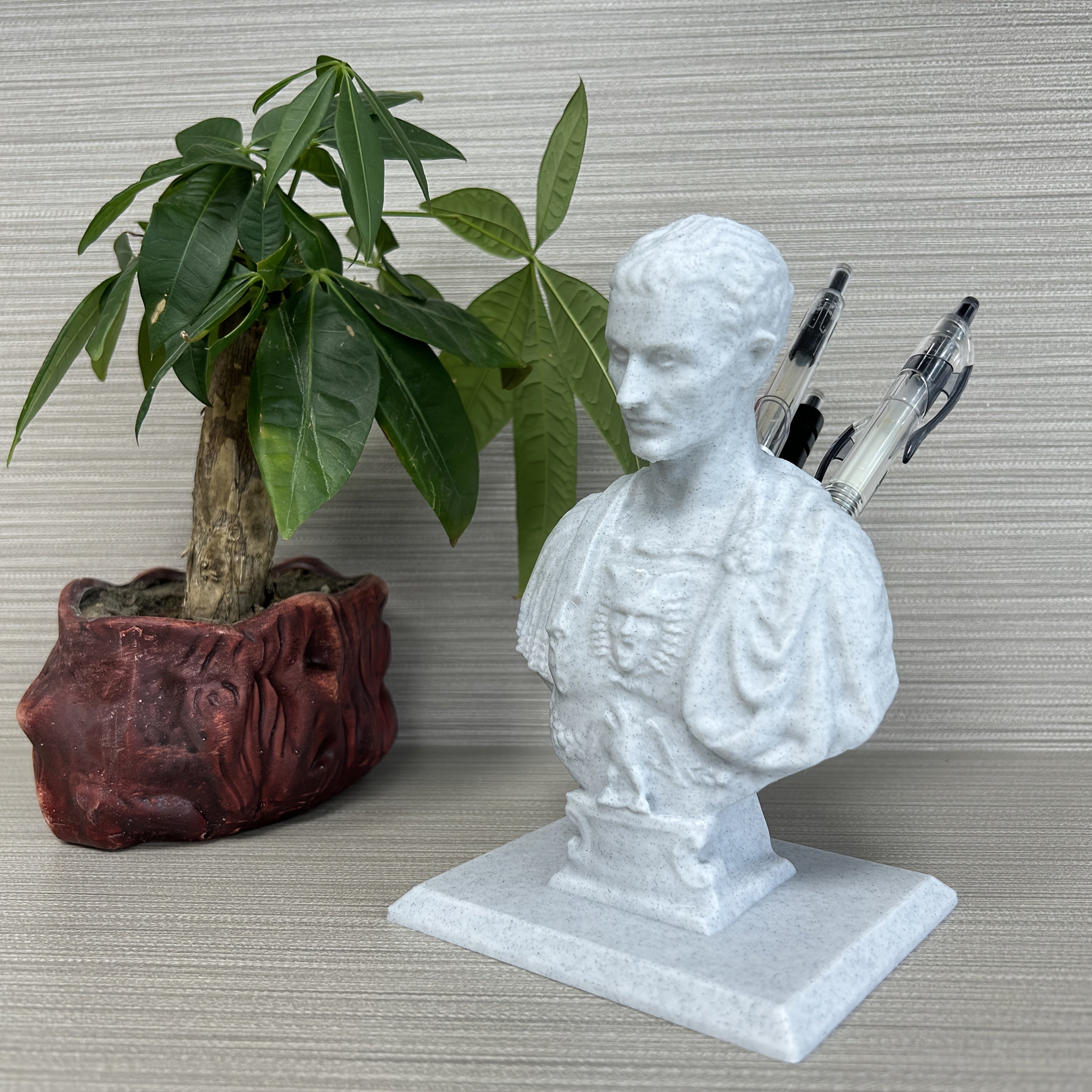Caesar's Quill – Creative Julius Caesar Pen Holder