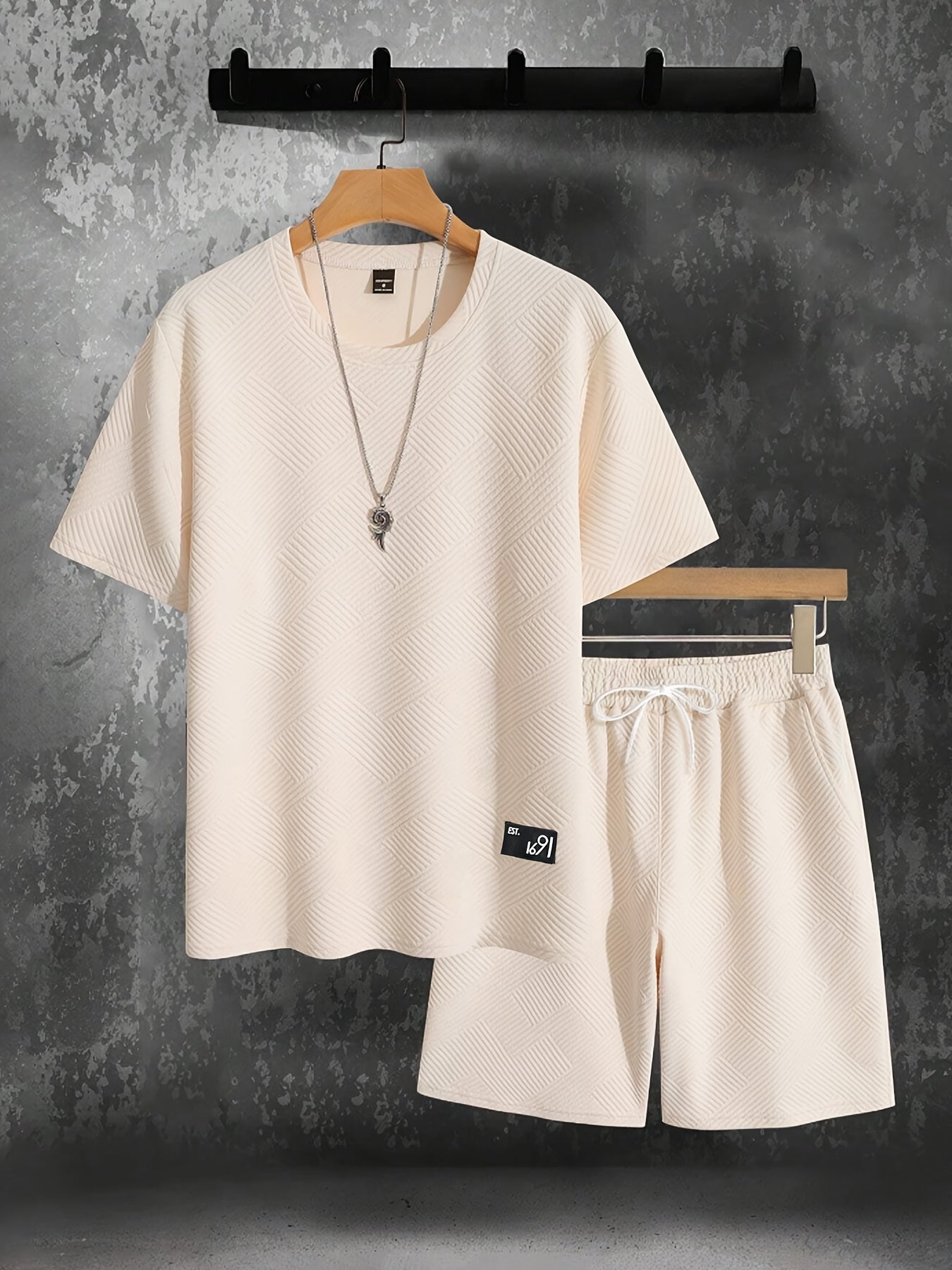 Men's Trendy Jacquard T-shirt and Shorts Set – Casual and Sporty for Warm Days