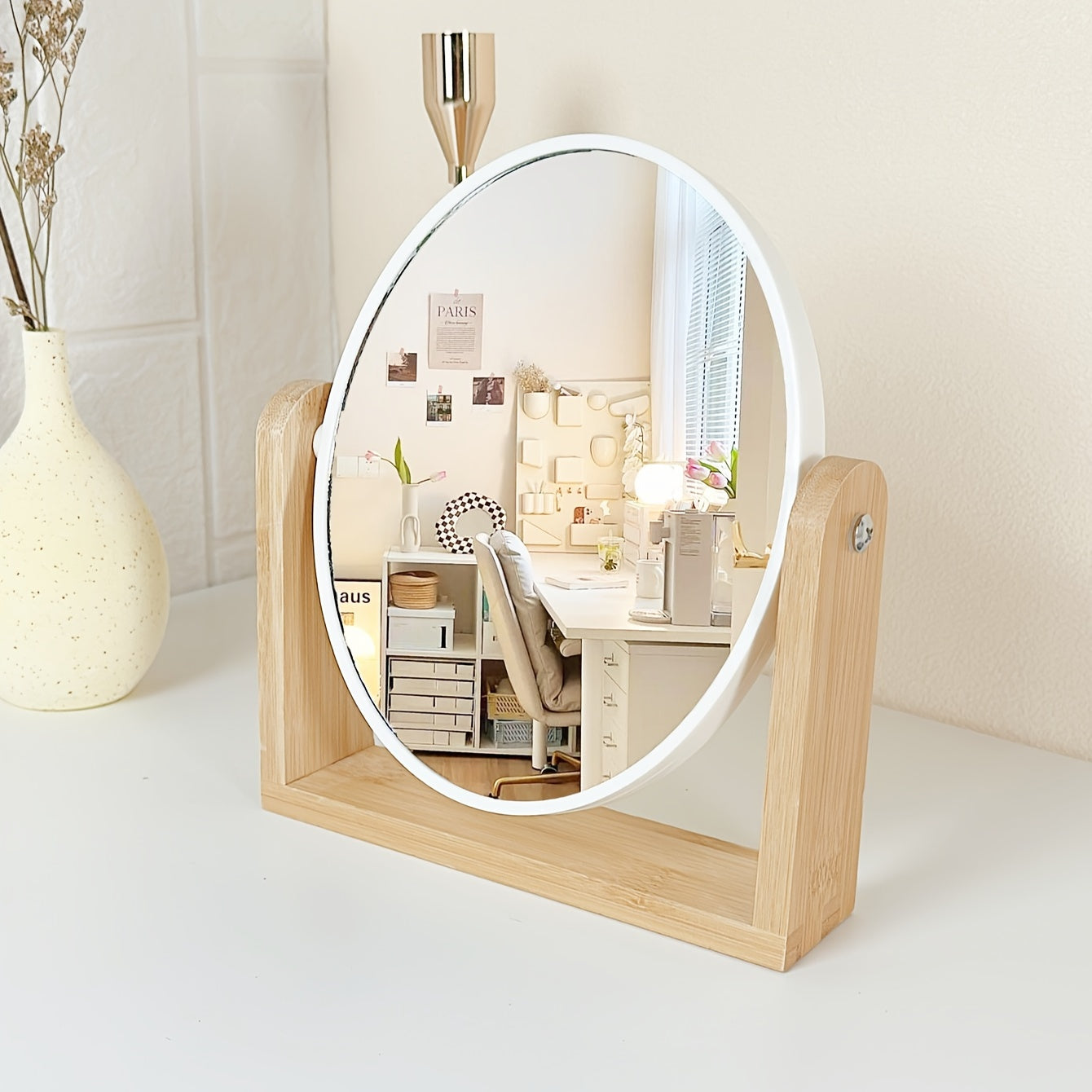 Stylish Double-Sided Makeup Mirror – Practical and Atmospheric