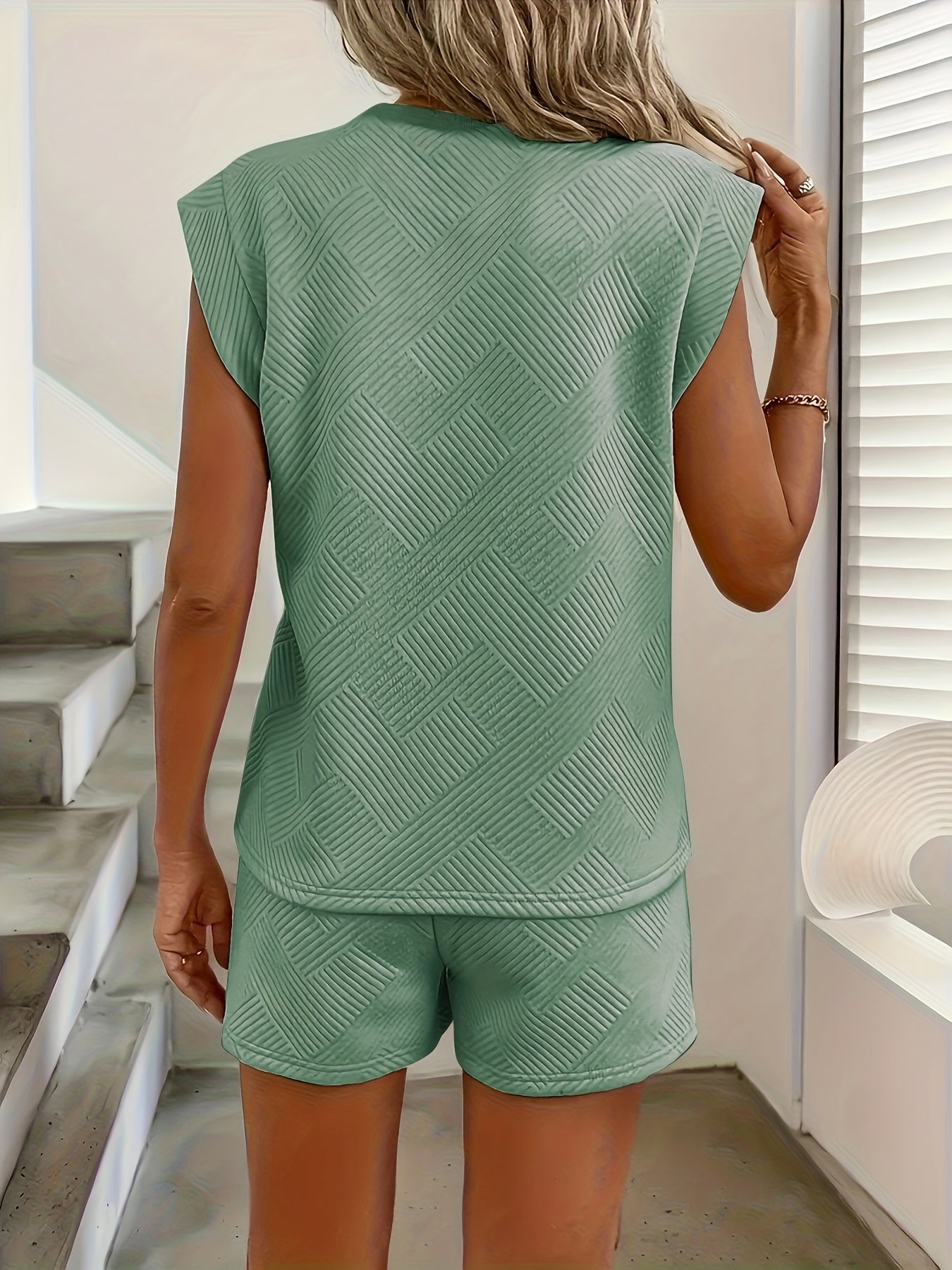 Women’s Elegant Green Two-Piece Set – Crop Top & Shorts