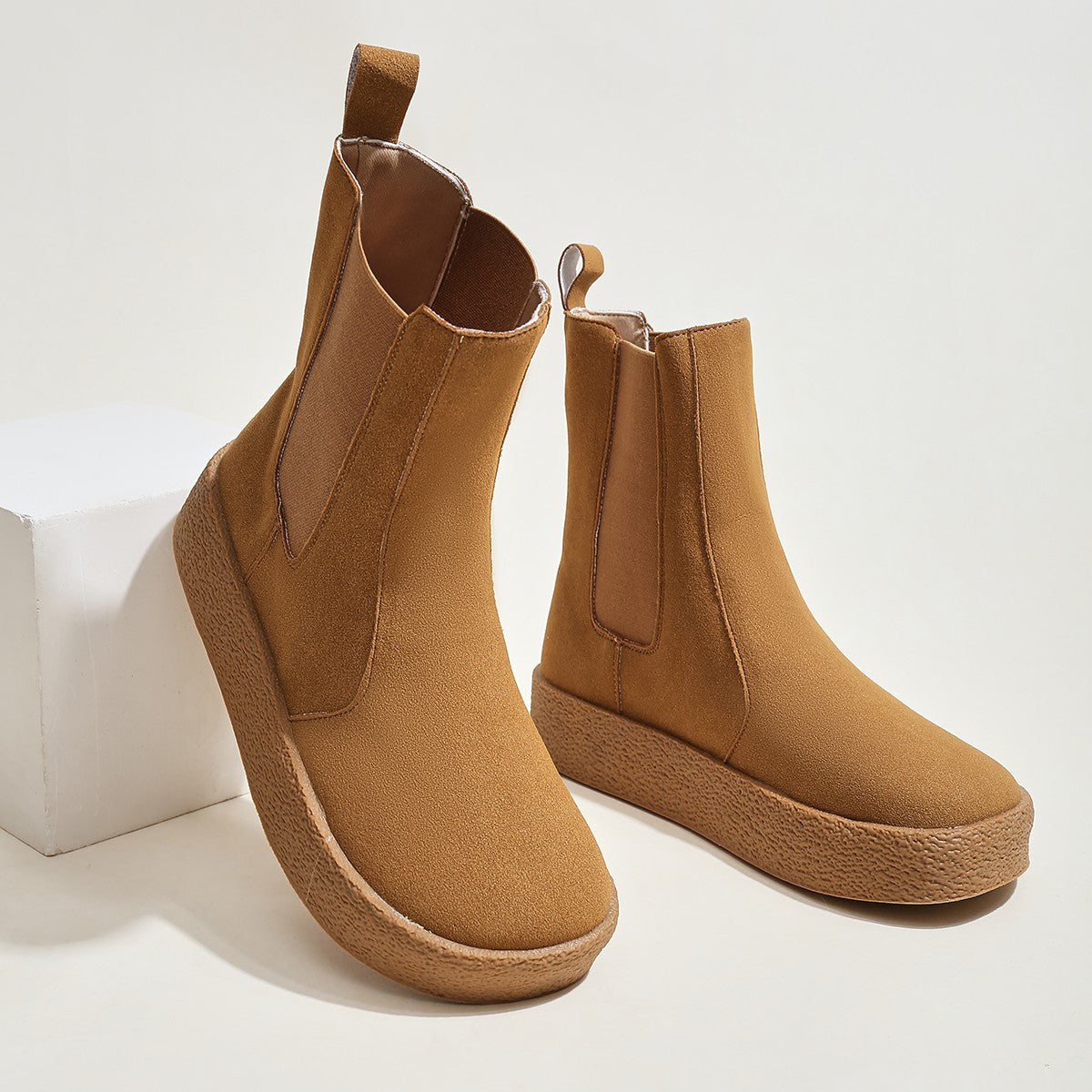 Comfortable Chelsea Boots for Women - Warm and Stylish Slip-Ons