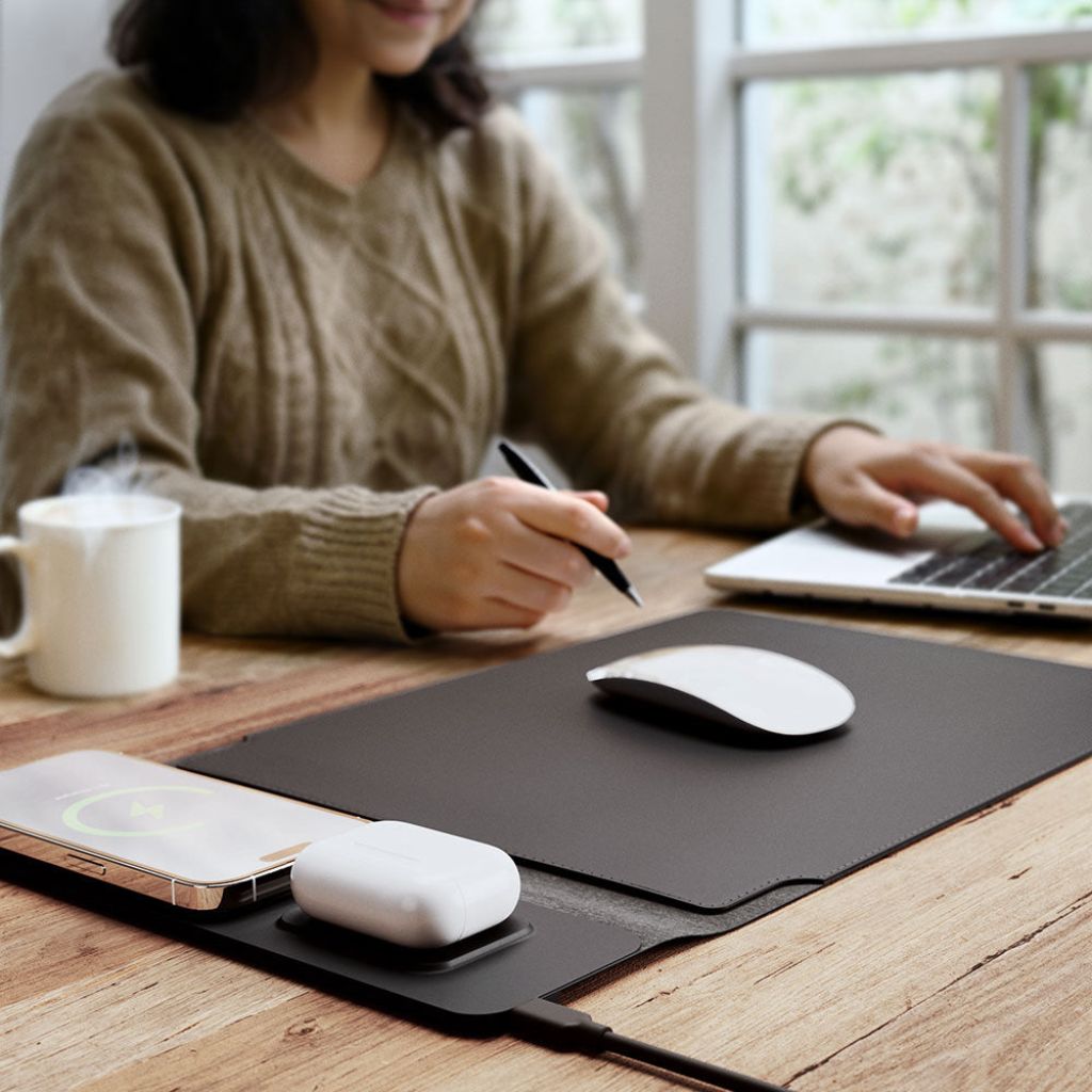 PowerDesk Sleeve – Slim Laptop Case with Wireless Charging Function