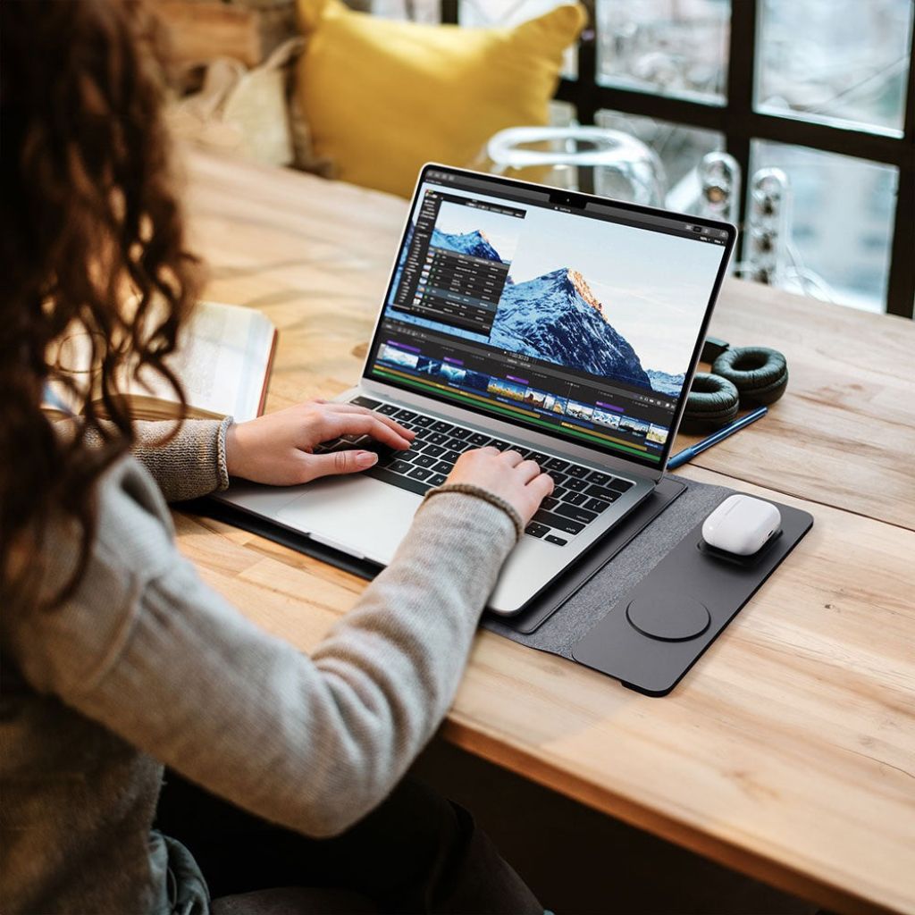 PowerDesk Sleeve – Slim Laptop Case with Wireless Charging Function
