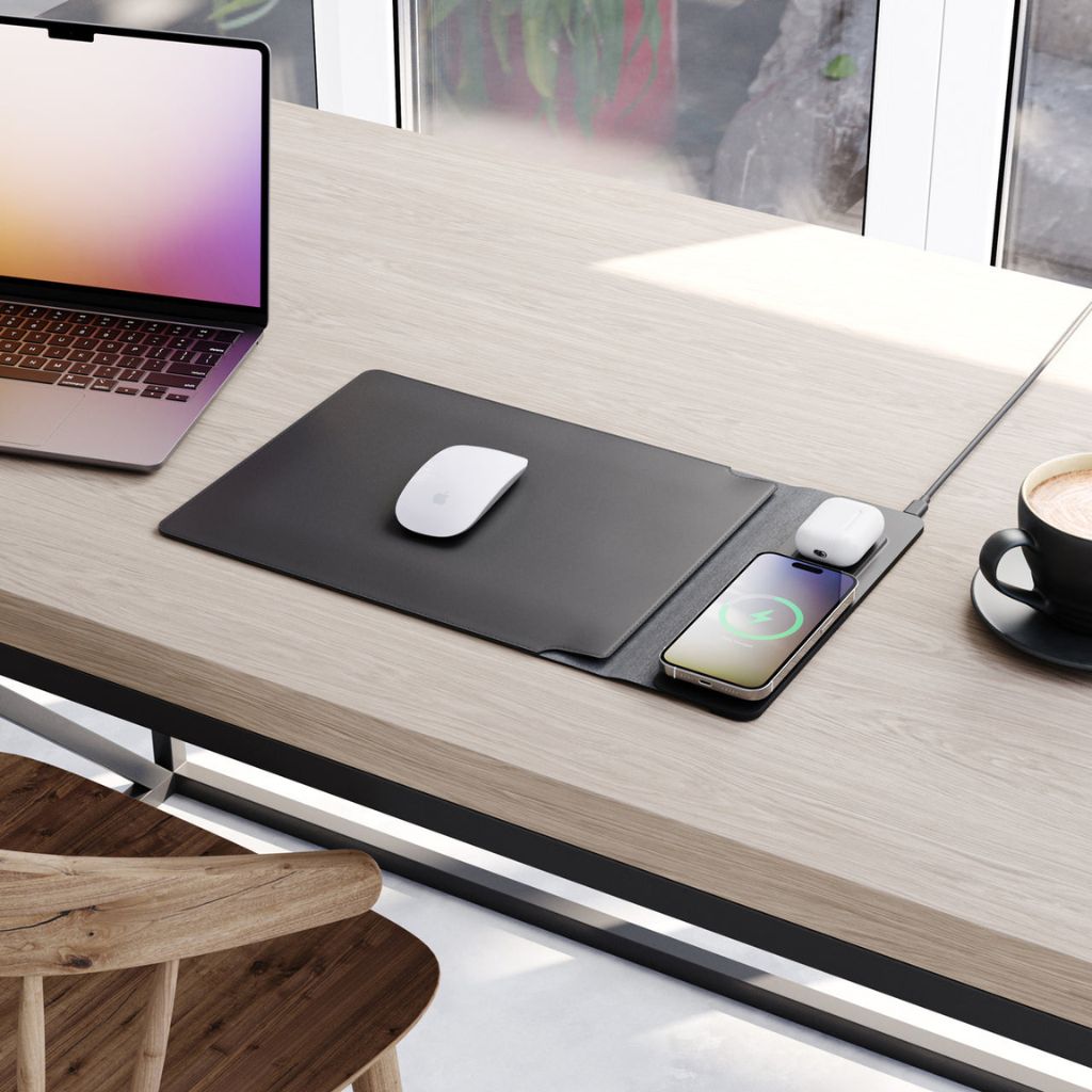 PowerDesk Sleeve – Slim Laptop Case with Wireless Charging Function