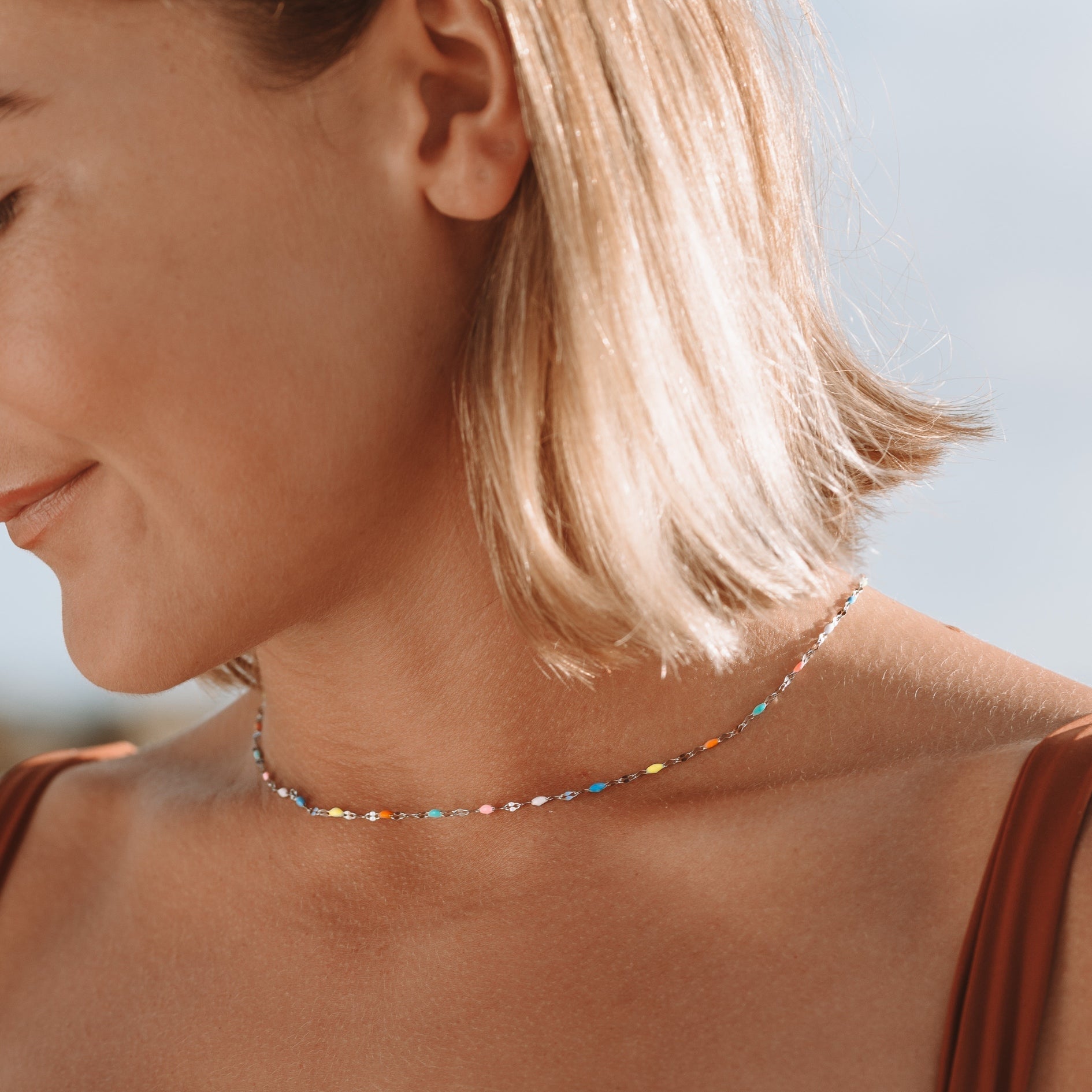 Soléna Choker – Subtle Colourful Elegance with Refined Details