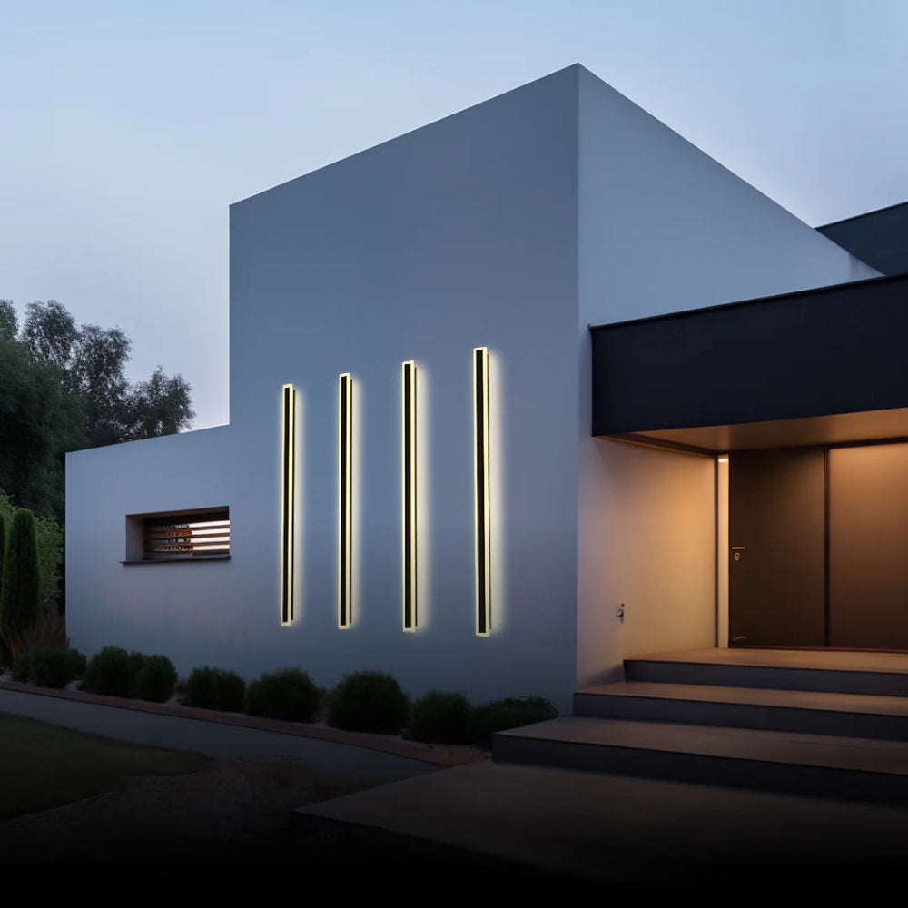 LumiLine Outdoor Lamp – Minimalist Design with Warm Light