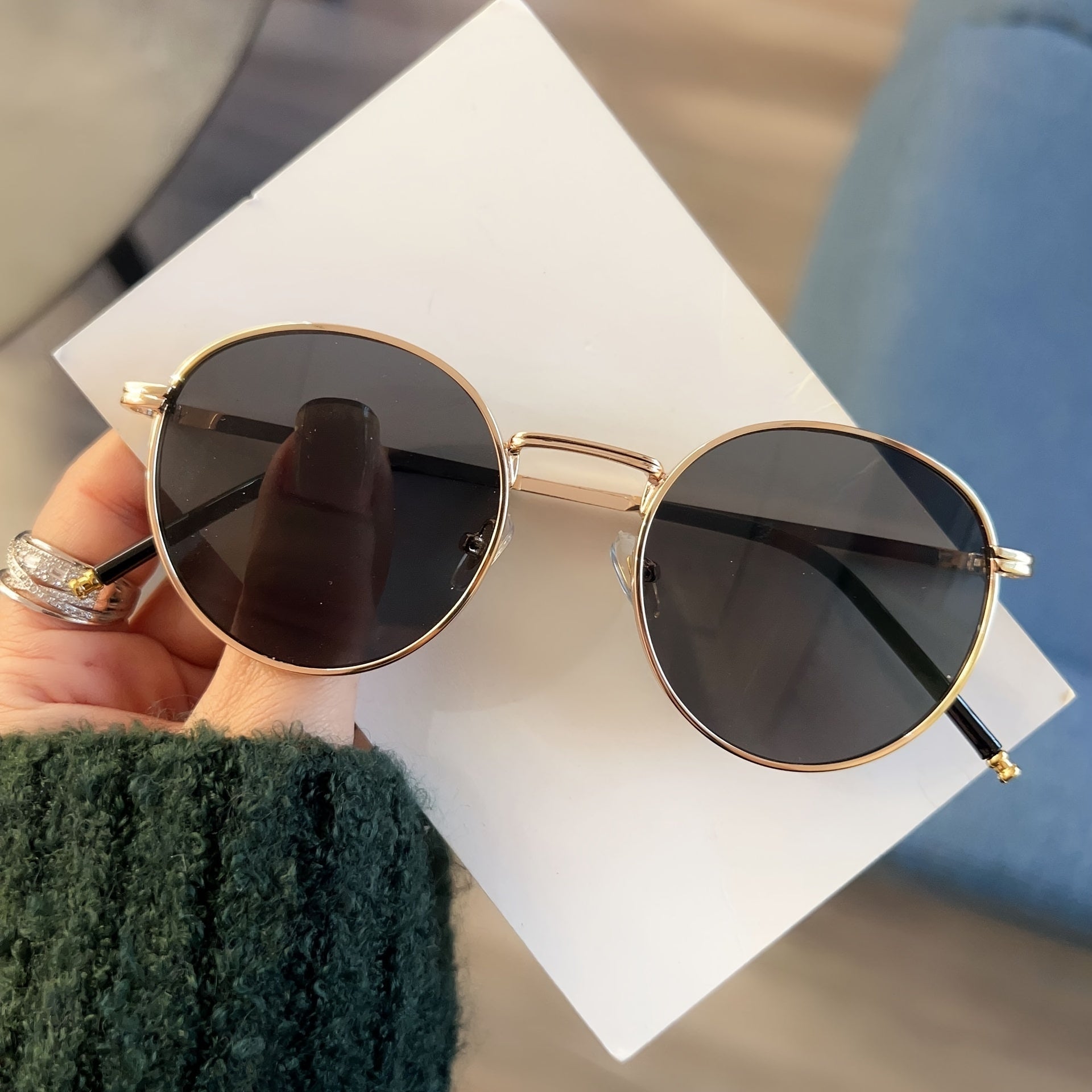 Vintage Round Sunglasses for Women – Retro Design with Metal and Plastic for Any Occasion