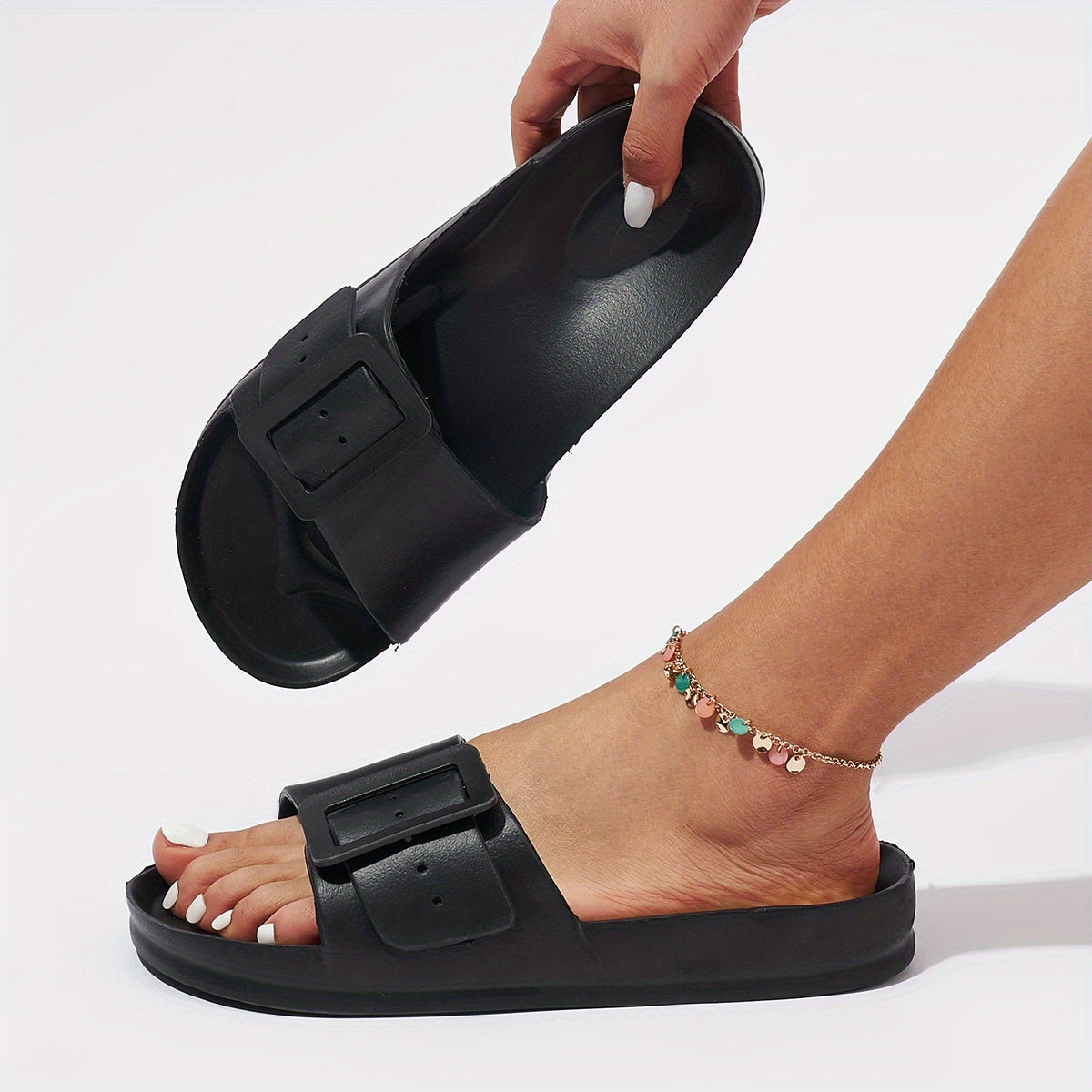 Comfortable Women's Slippers with Buckle – Light & Adjustable for Indoor and Outdoor Use