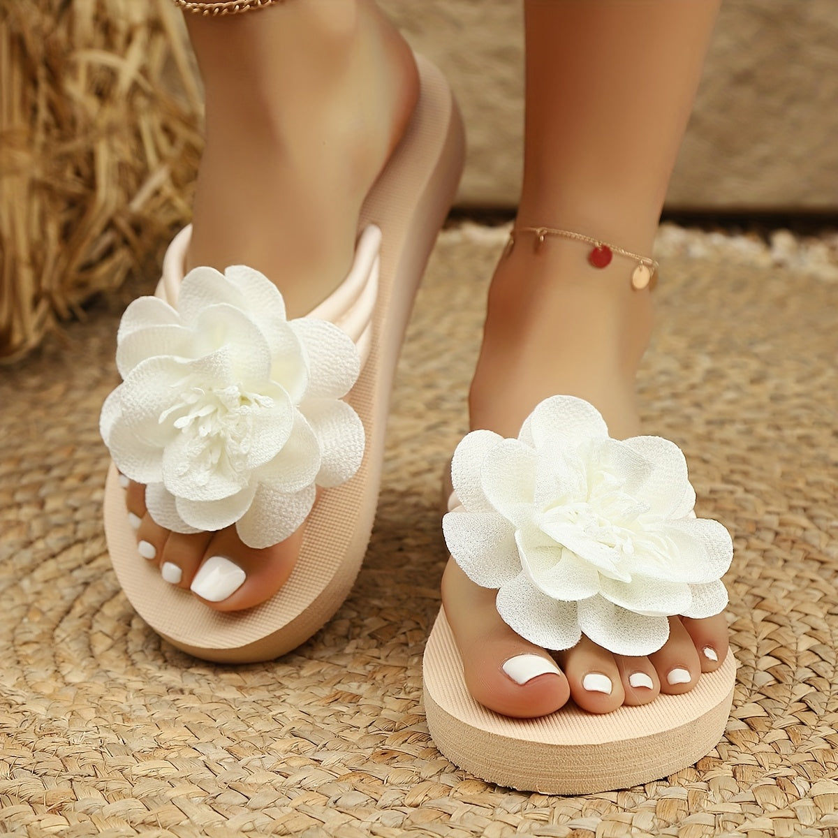 Luxe Women's Slippers with Floral Detail - Perfect for Summer and Beach