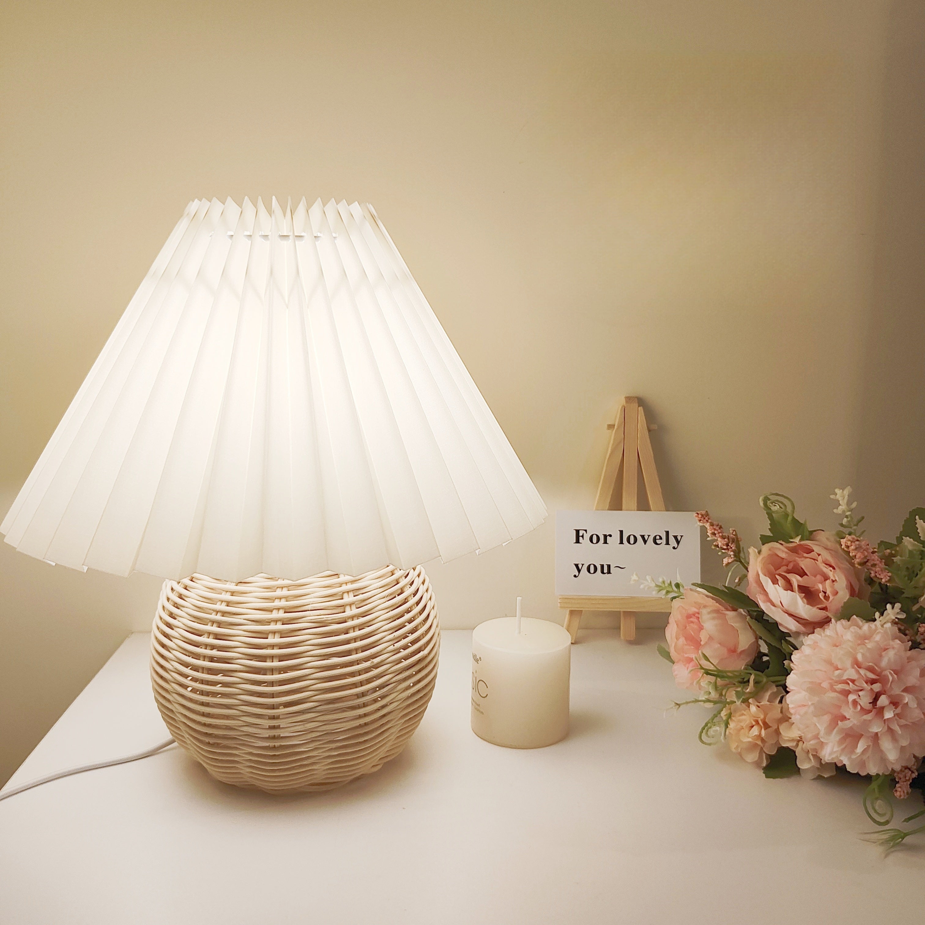 Bamboo Woven Table Lamp - Cozy and Refined Design