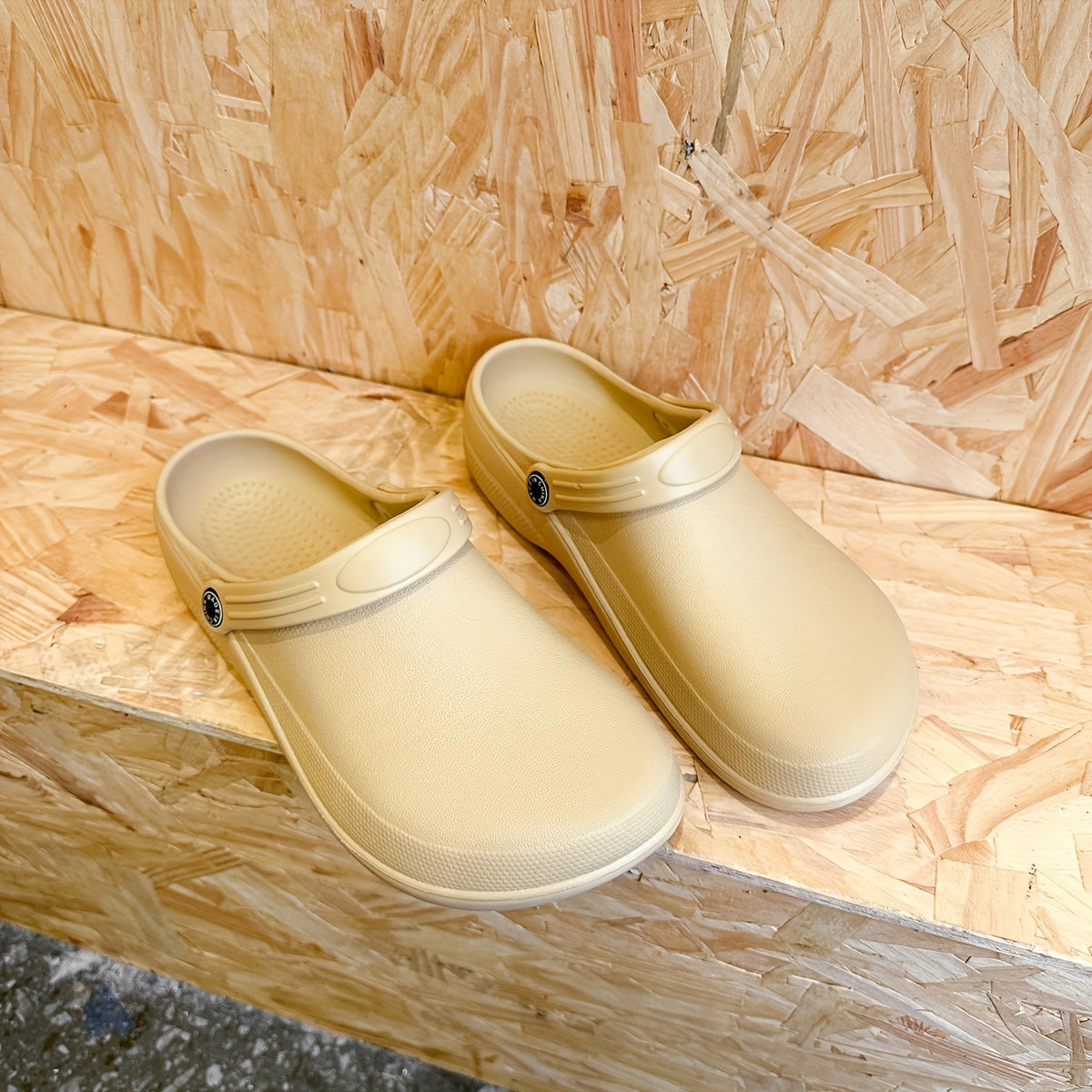 Non-slip Garden and Work Clogs for Men – Comfortable Slip-ons for Every Season