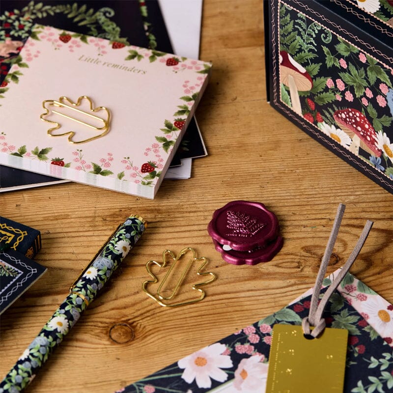 Advent Calendar with Writing and Stationery – 24 Surprises in Book Design