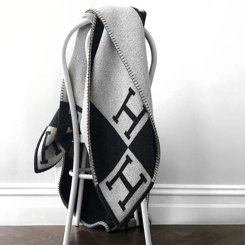 Luxe Wool-Cashmere Blanket – Elegant Warmth and Comfort