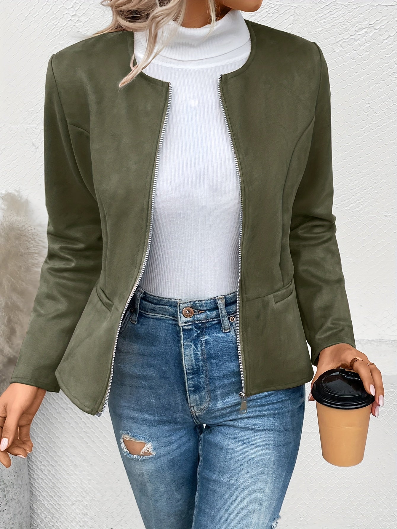 Slim Fit Knitted Top with Zipper - A Must-Have for Every Season