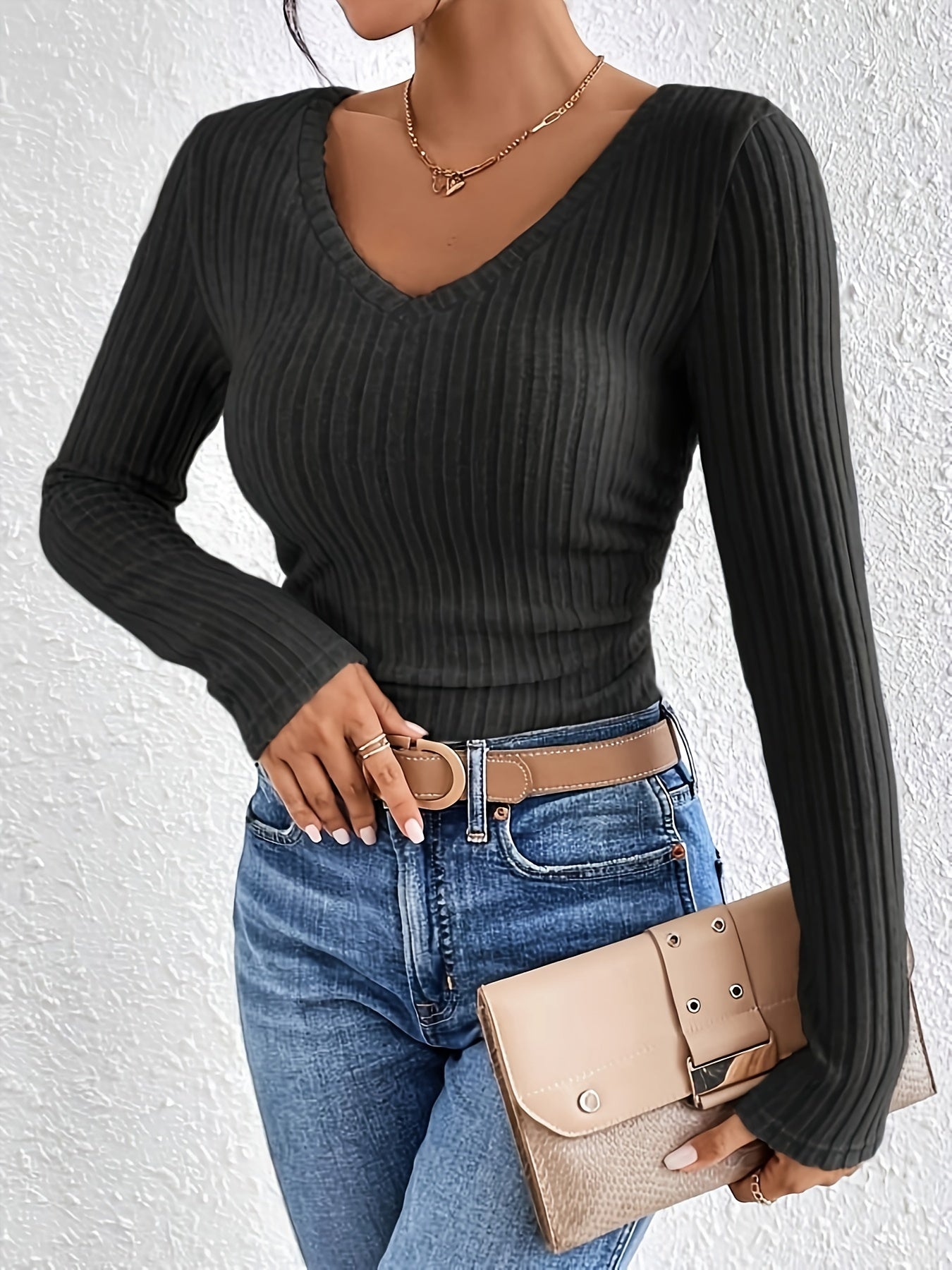 Ribbed Top with V-Neck – Elegant and Comfortable for Any Occasion