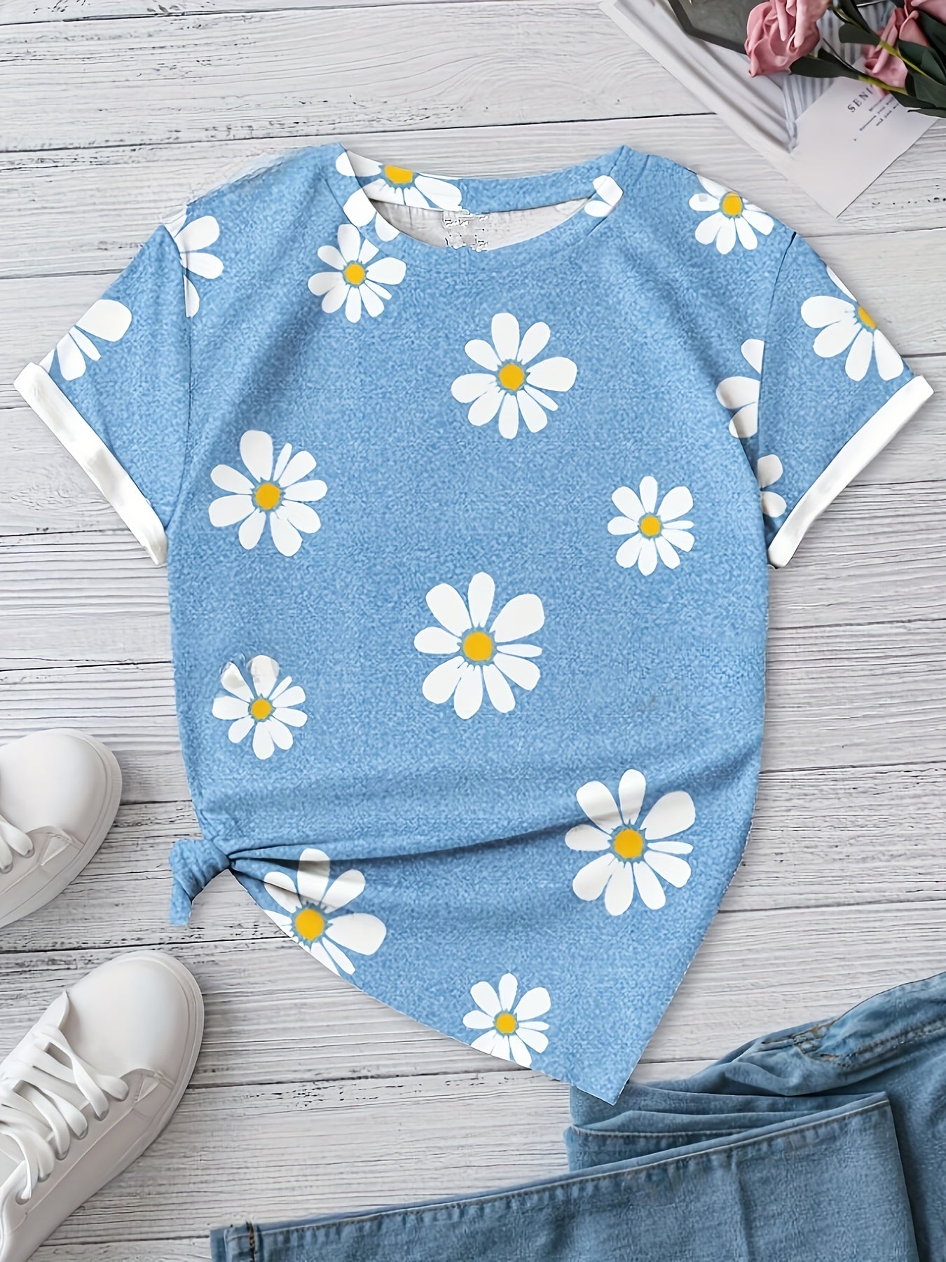 Daisy Floral Print Crewneck T-Shirt – Casual and Breathable for Spring and Summer