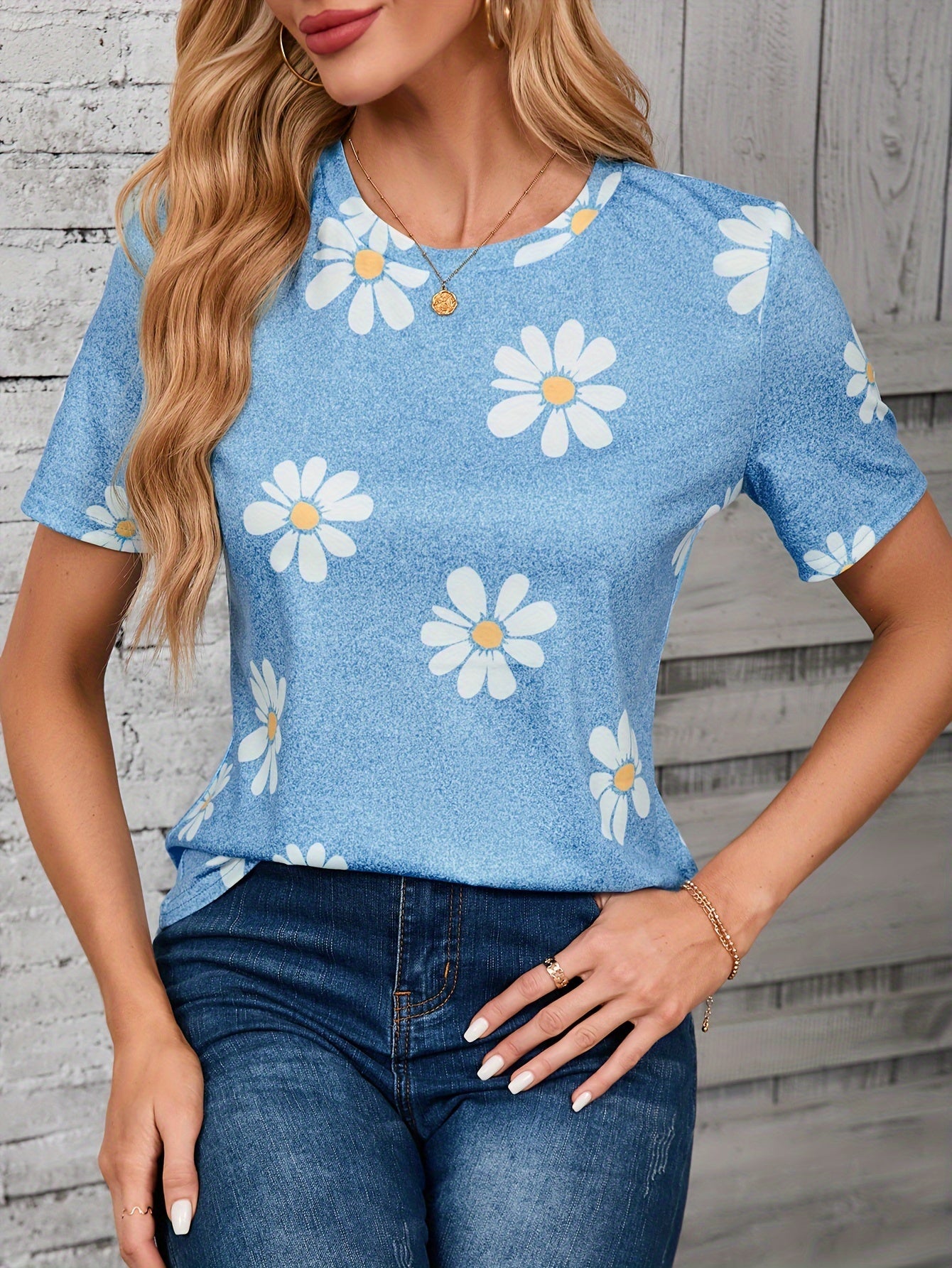 Daisy Floral Print Crewneck T-Shirt – Casual and Breathable for Spring and Summer