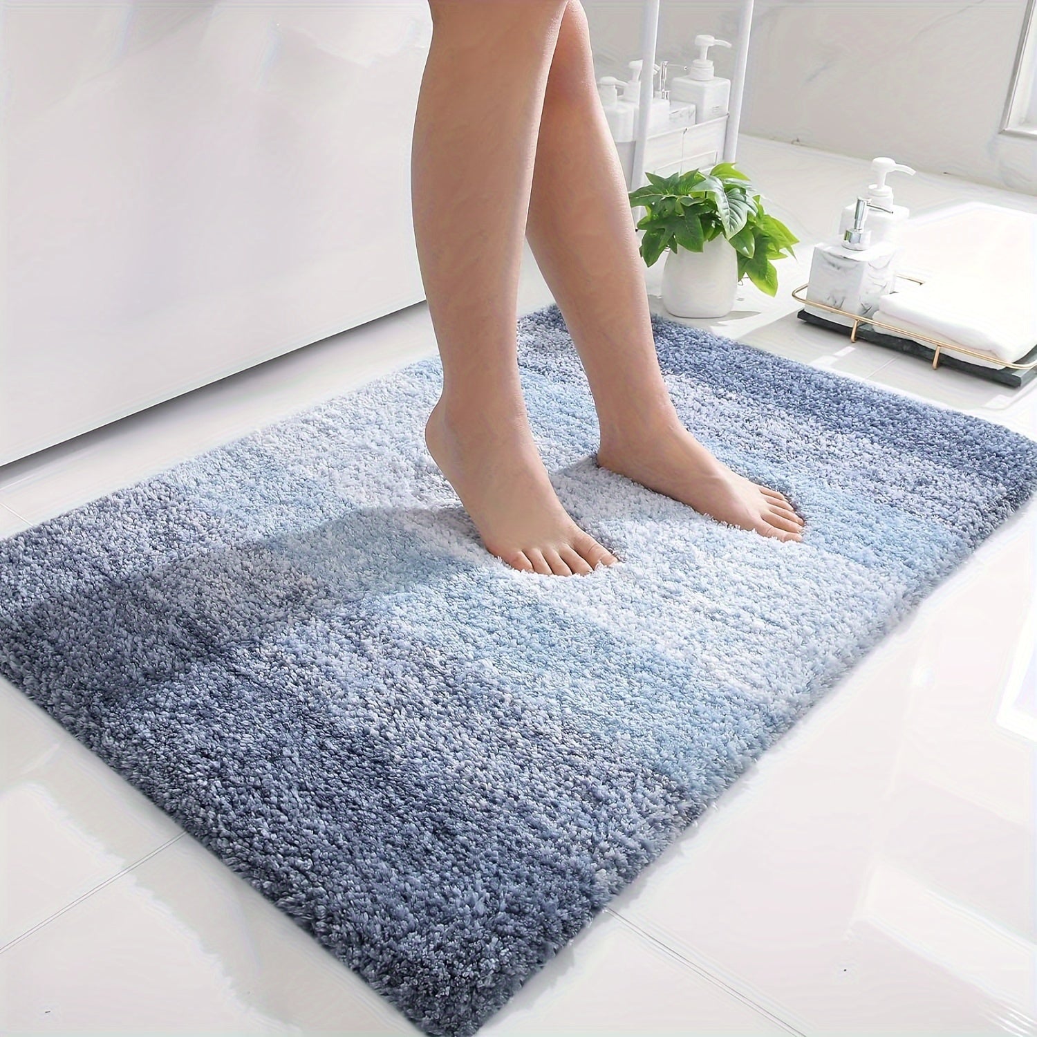 Comfortable Microfiber Bath Mat - For Luxury and Safety