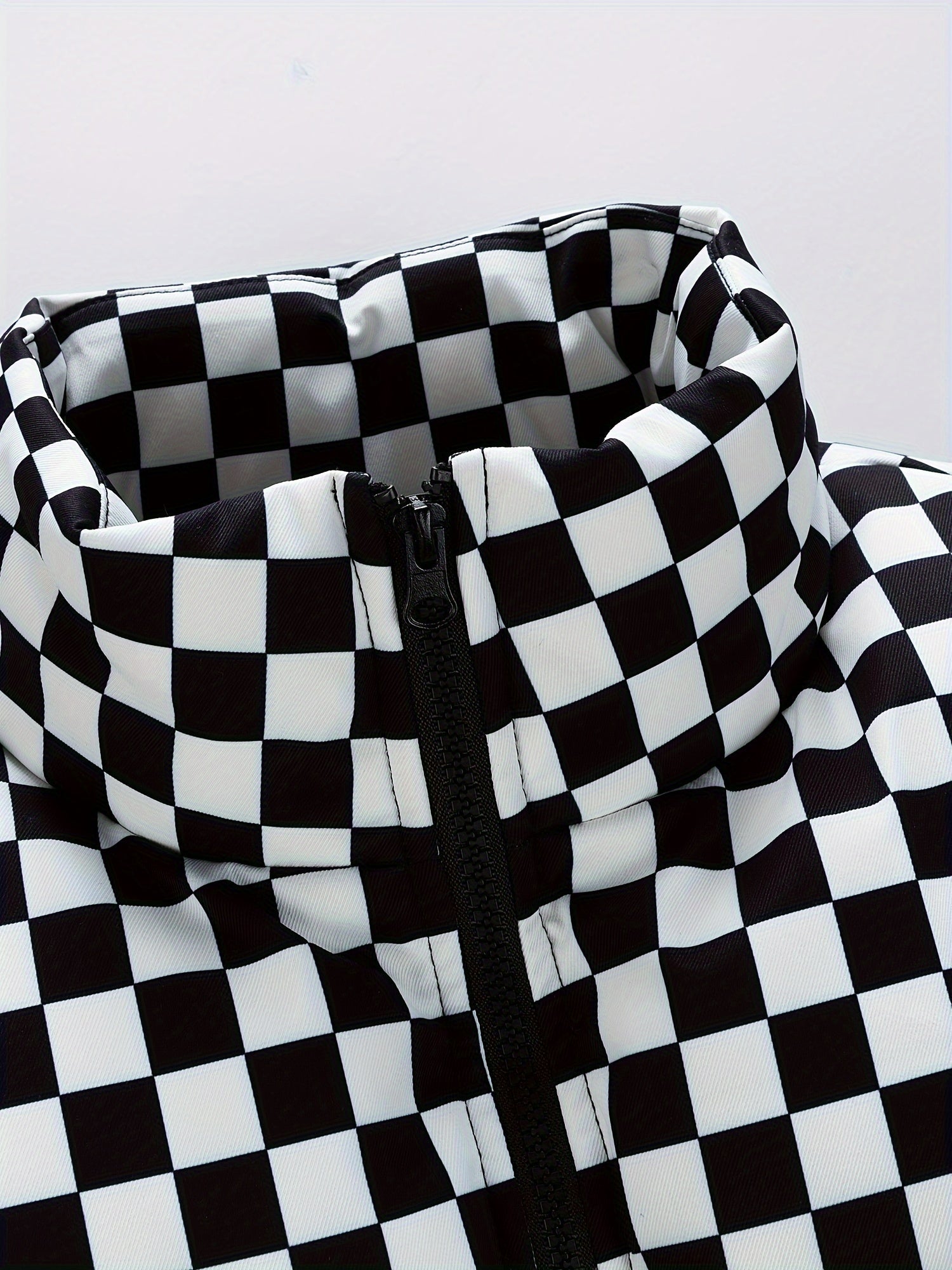 Stylish Checkered Puffer Jacket for Men – Breathable and Warm Winter Jacket with Stand-Up Collar