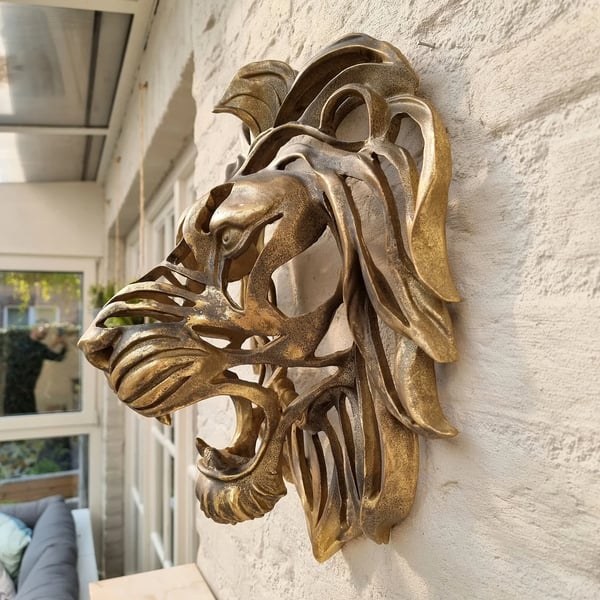 Metal Lion Head Wall Decoration - Elegant and Strong