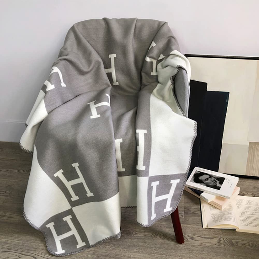 Luxe Wool-Cashmere Blanket – Elegant Warmth and Comfort