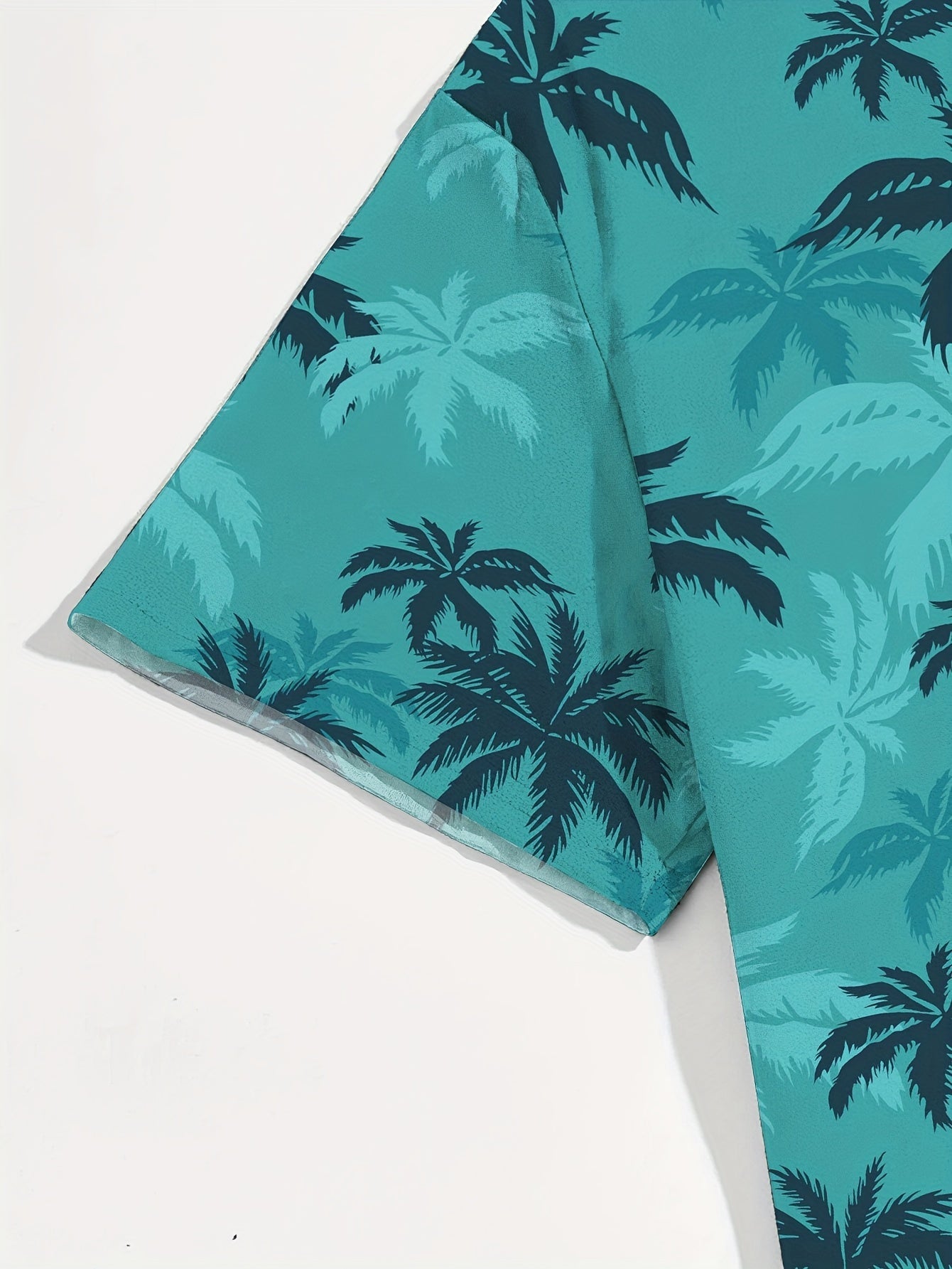 Tropical Palm Tree Print Men's Shirt – Short Sleeves and Casual Look for Summer Outings