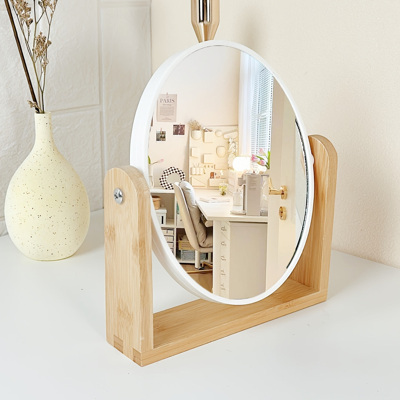 Stylish Double-Sided Makeup Mirror – Practical and Atmospheric