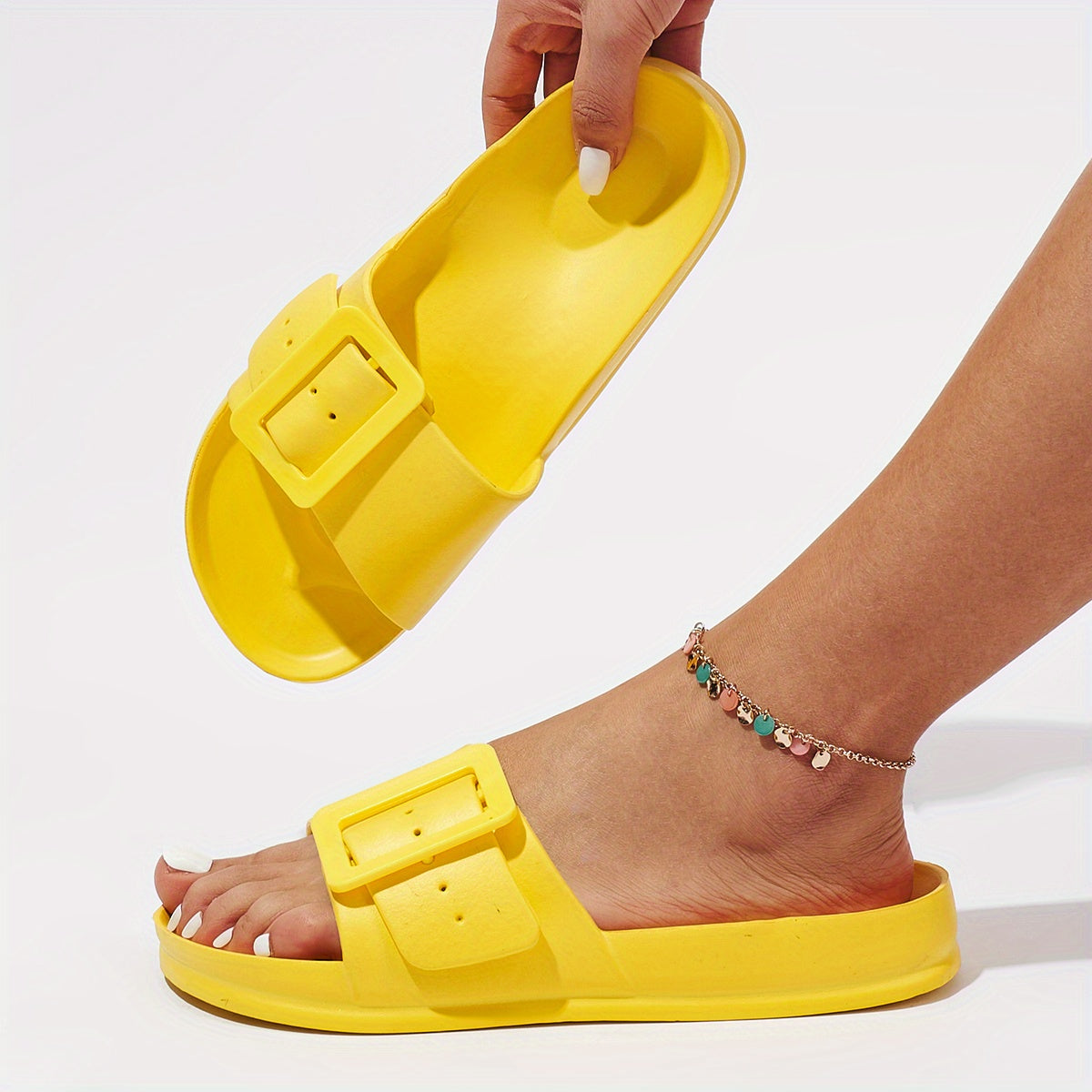 Comfortable Women's Slippers with Buckle – Light & Adjustable for Indoor and Outdoor Use
