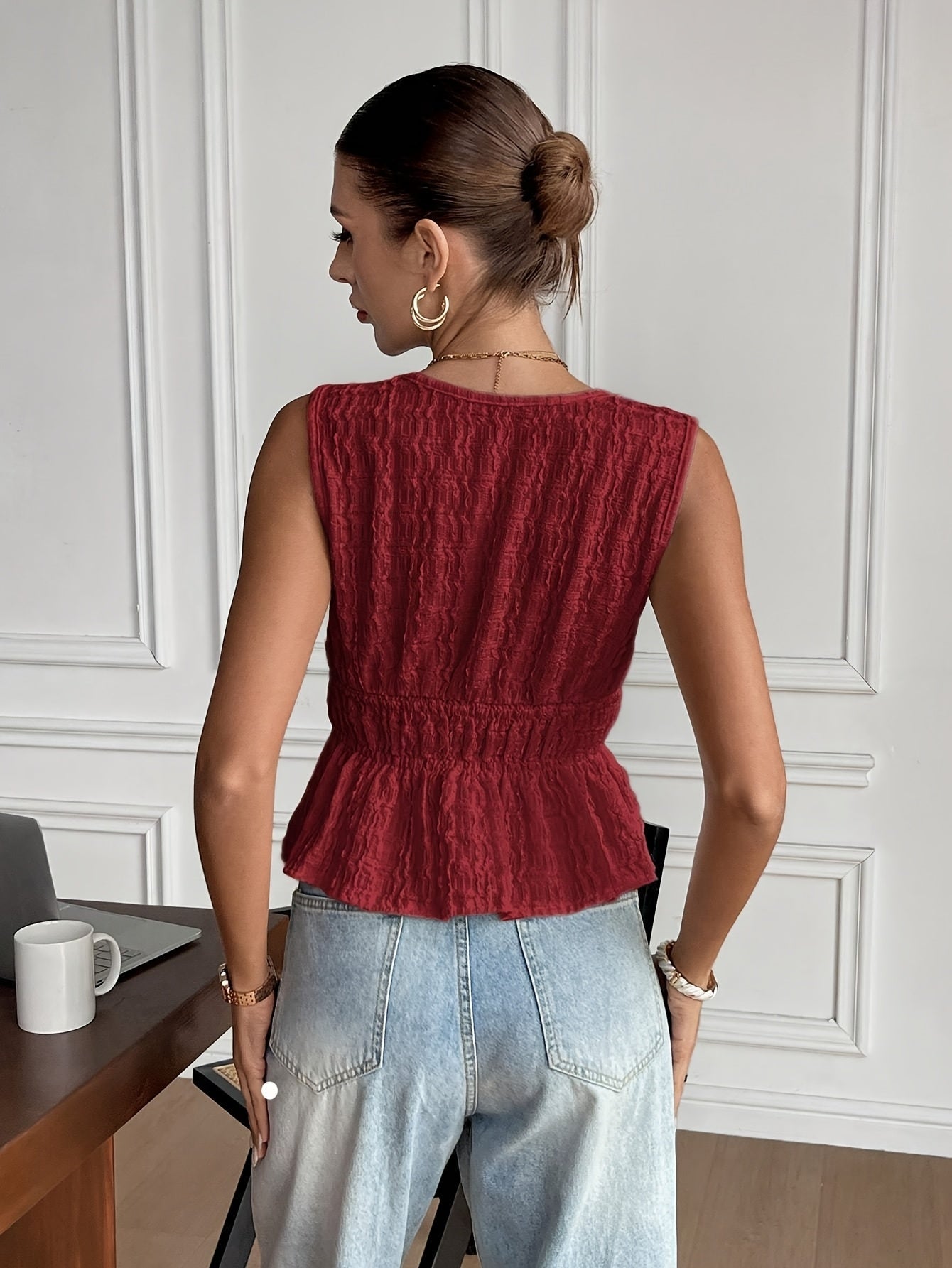 Ladies Casual Elegant Sleeveless Blouse – French Stylish with V-Neck and Ruffles