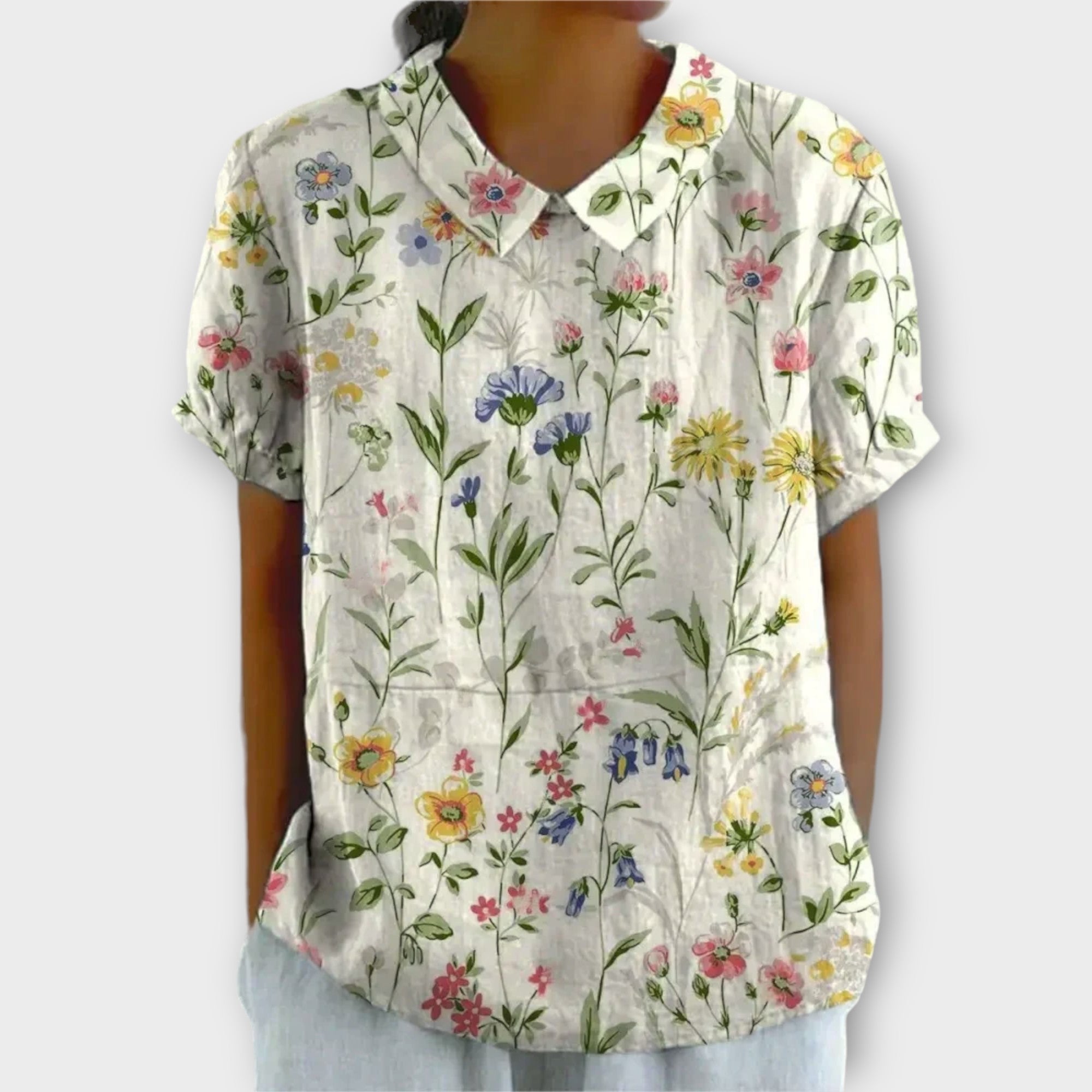 Luna Blouse – For a Playful Elegance