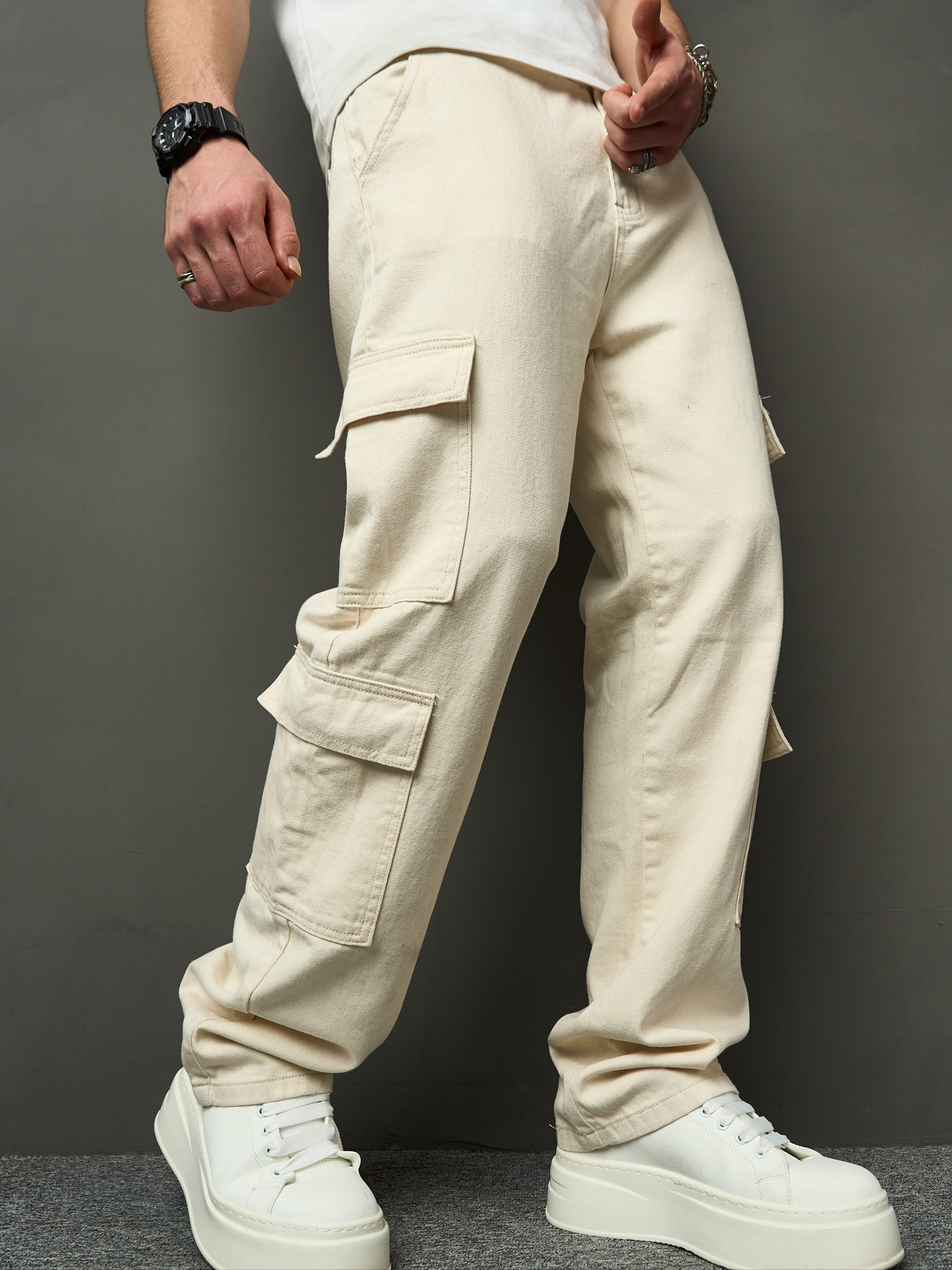 Loose-Fitting Beige Denim Jeans – Practical and Comfortable for Every Day