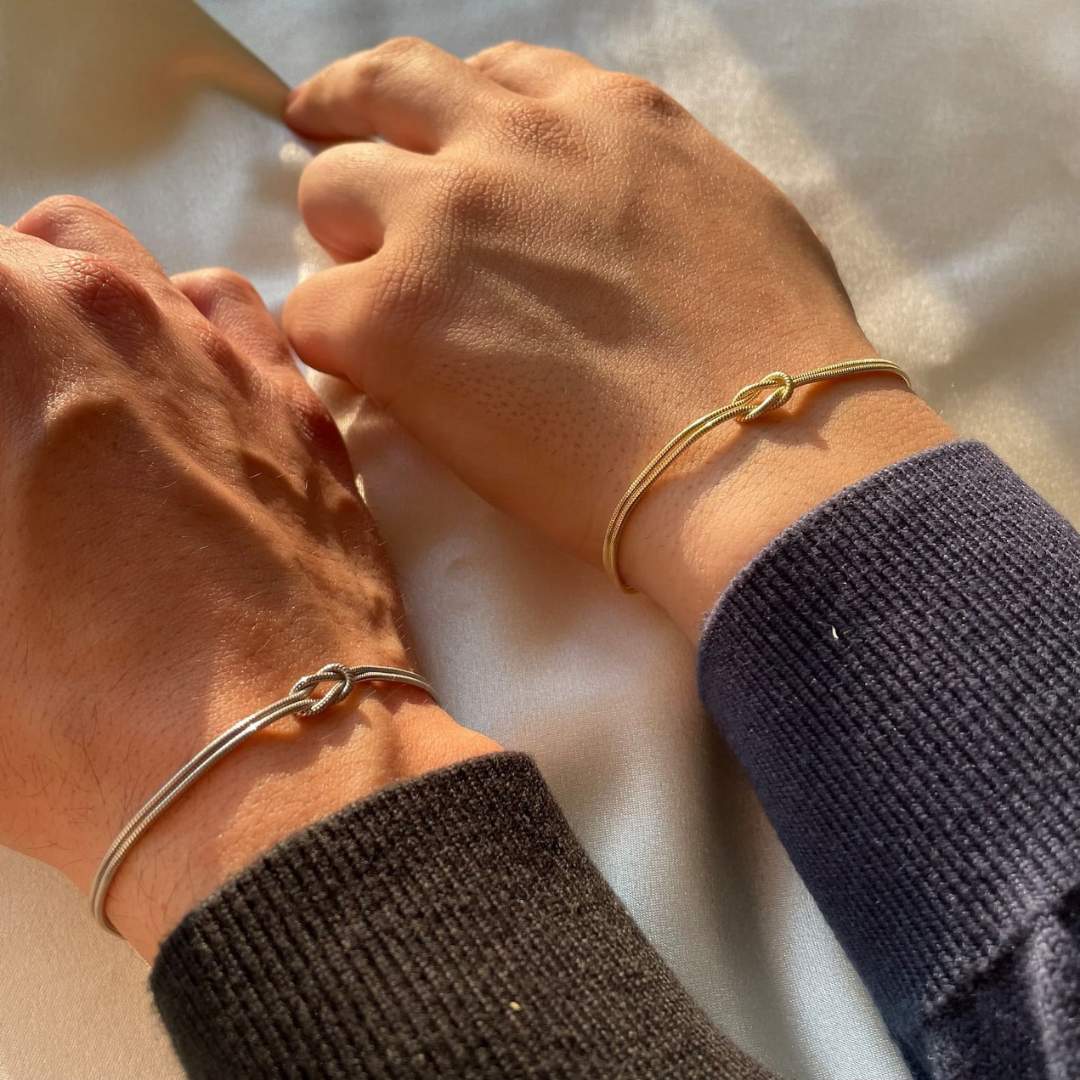 Elegant Knot Bracelet – Subtle and Refined